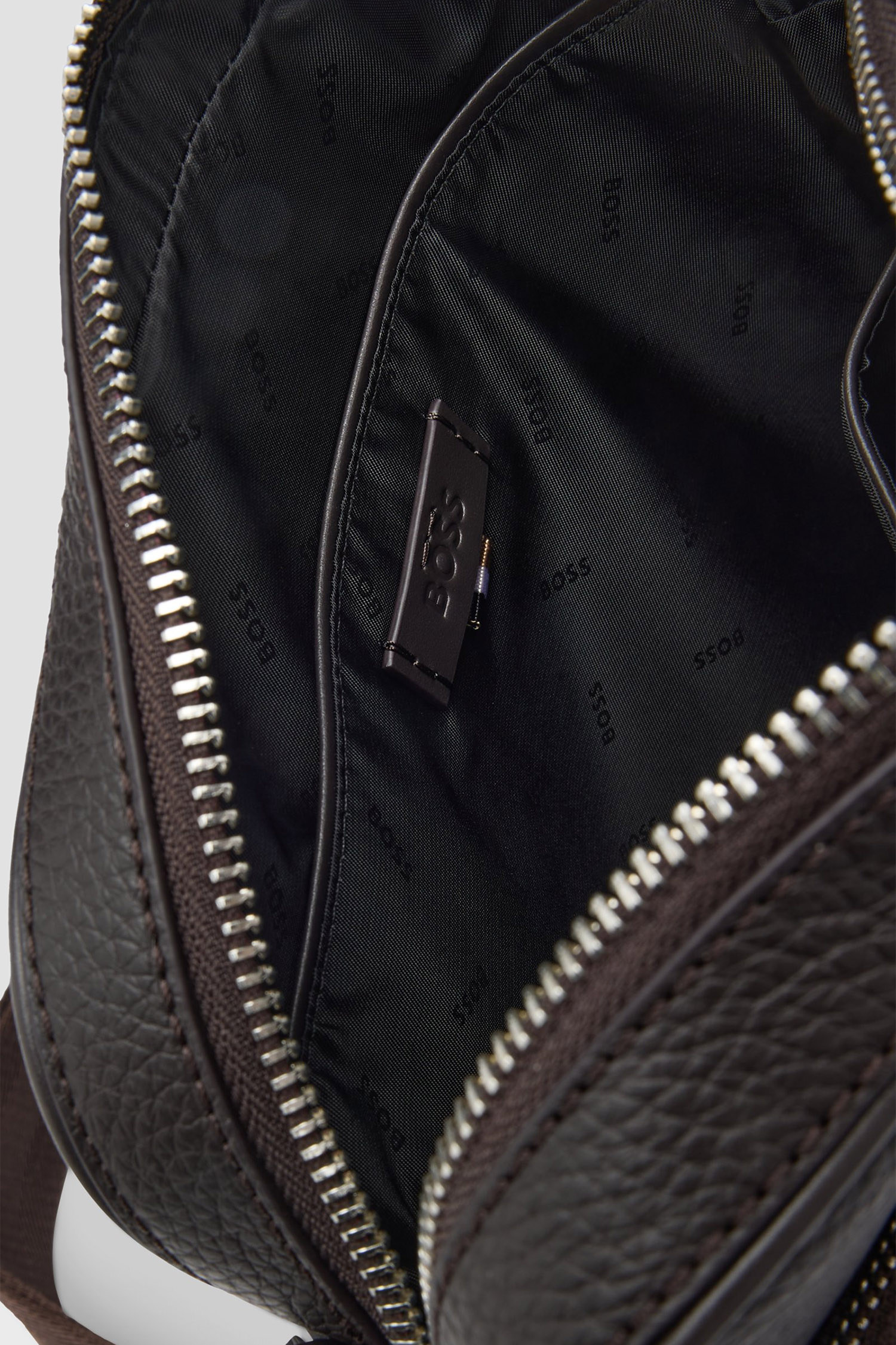 Мужская темно-коричневая кожаная сумка BOSS 50529288;203