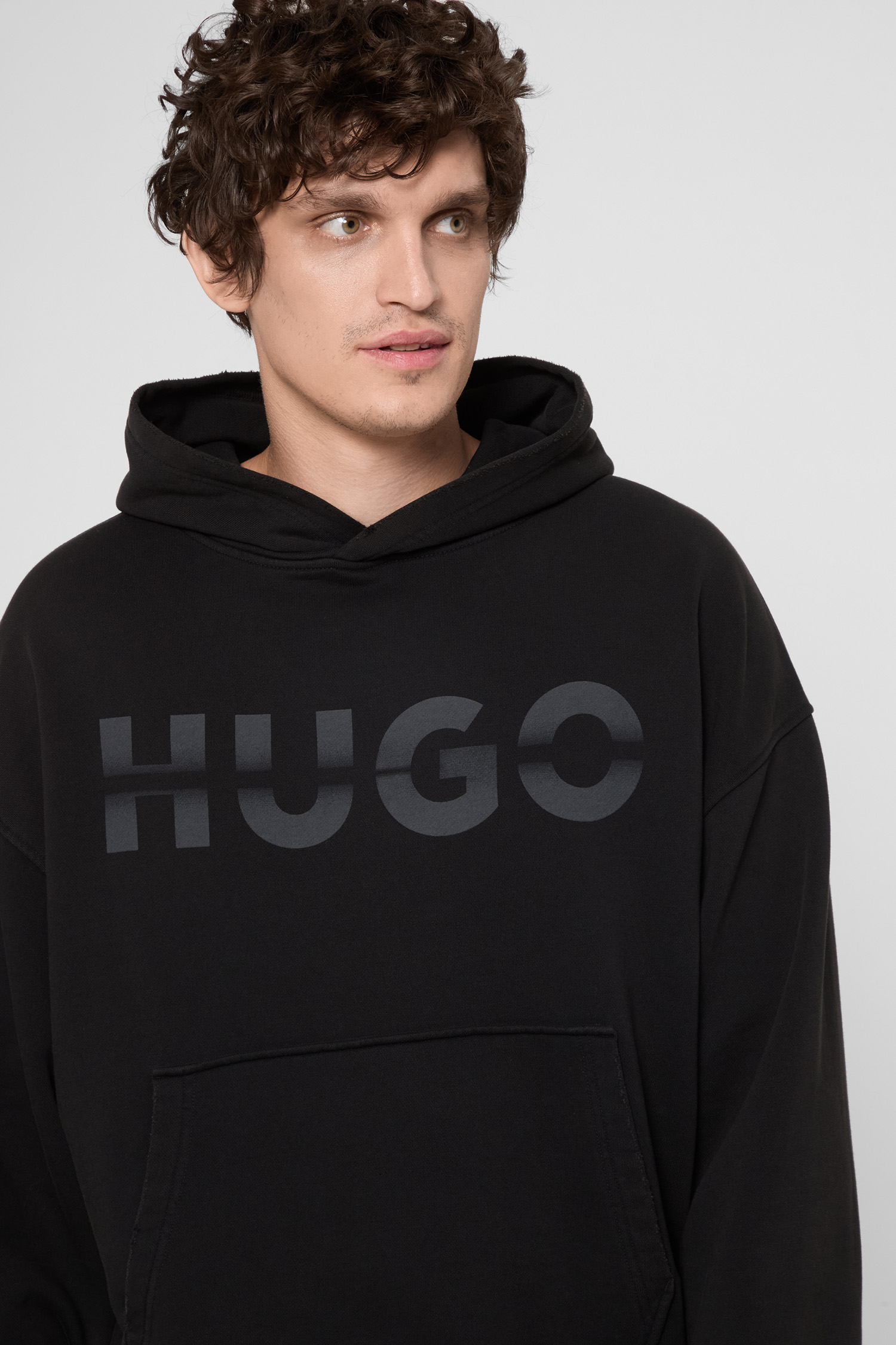 Мужское черное худи HUGO BLUE 50546532;036