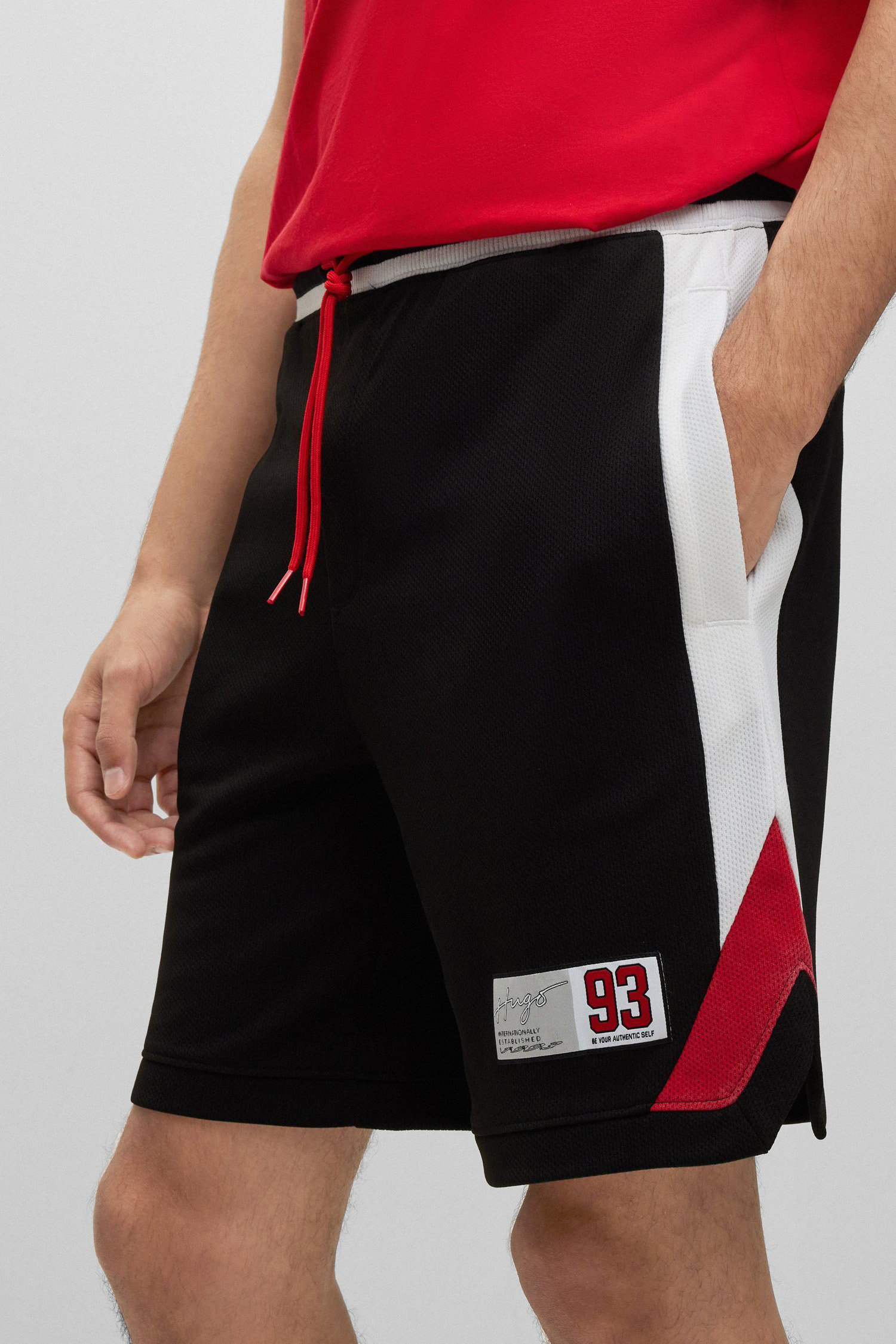 Чоловічі чорні шорти HUGO 50489621;001