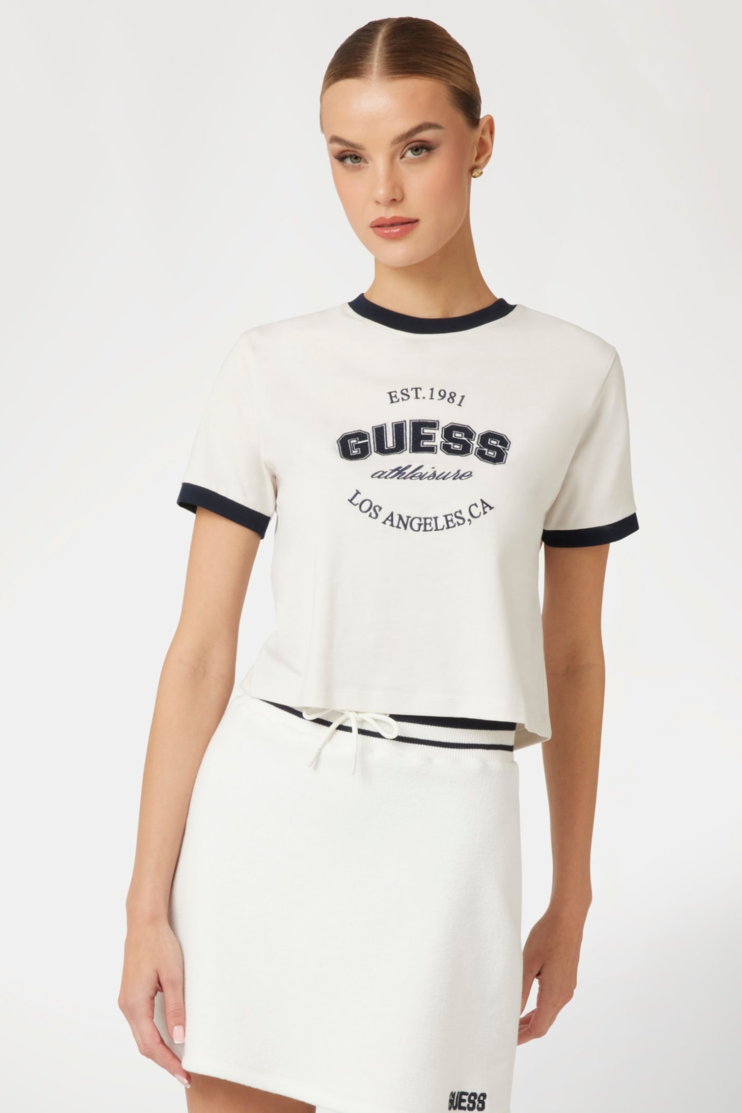 Женская белая футболка Guess V4BI08.K8FQ4;D001