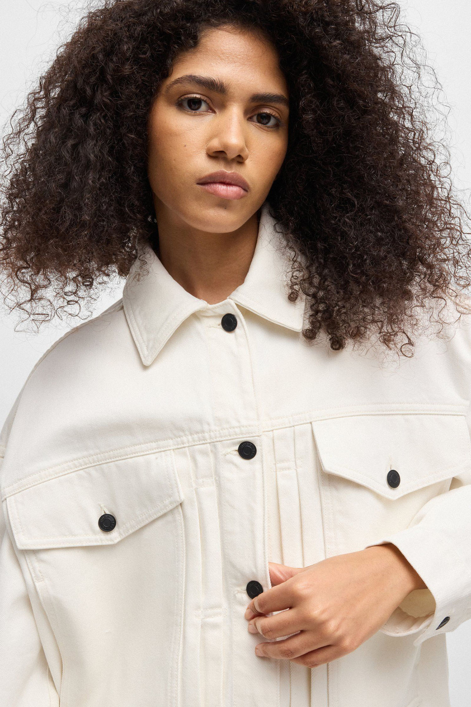 Жіноча біла джинсова куртка HUGO 50535349;101