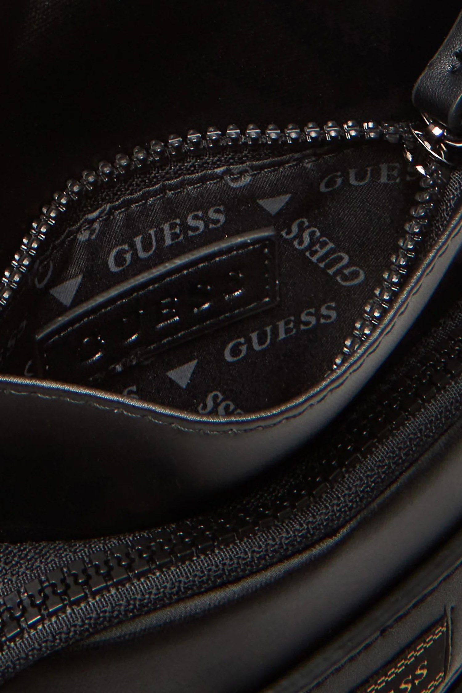 Чоловіча чорна сумка Guess HMARCC.P5326;BLA