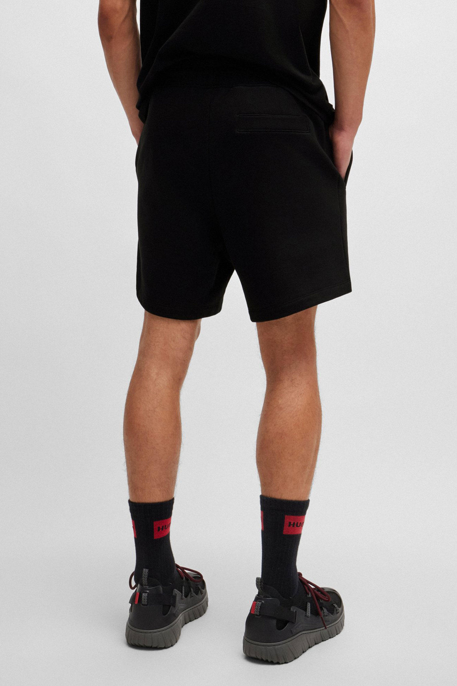 Мужские черные шорты HUGO 50510005;001