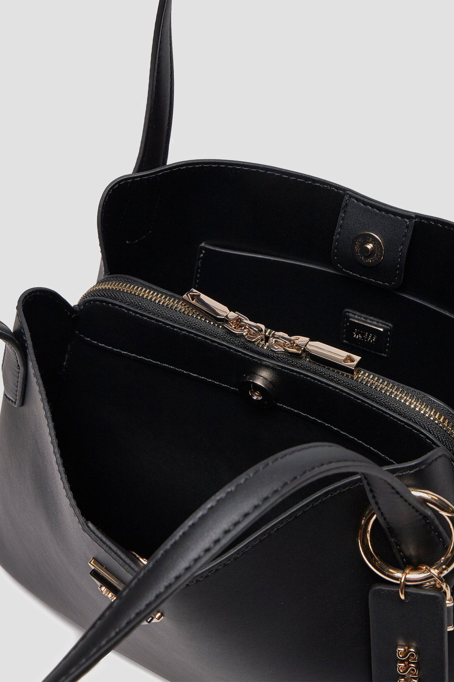 Женская черная сумка Guess HWVG95.07220;BLA