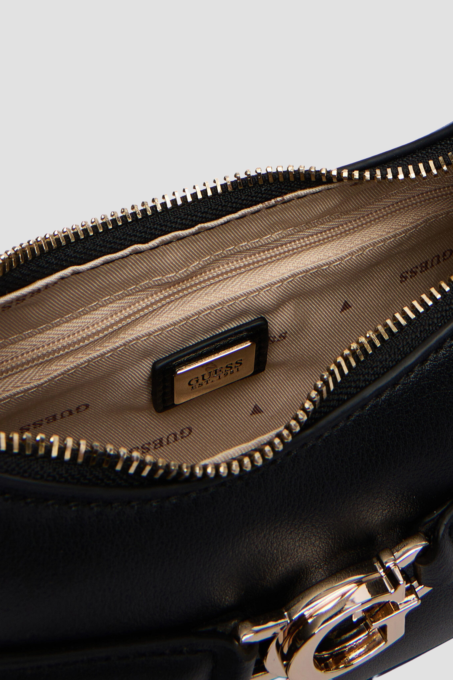 Женская черная сумка Guess HWBG79.93730;BLA