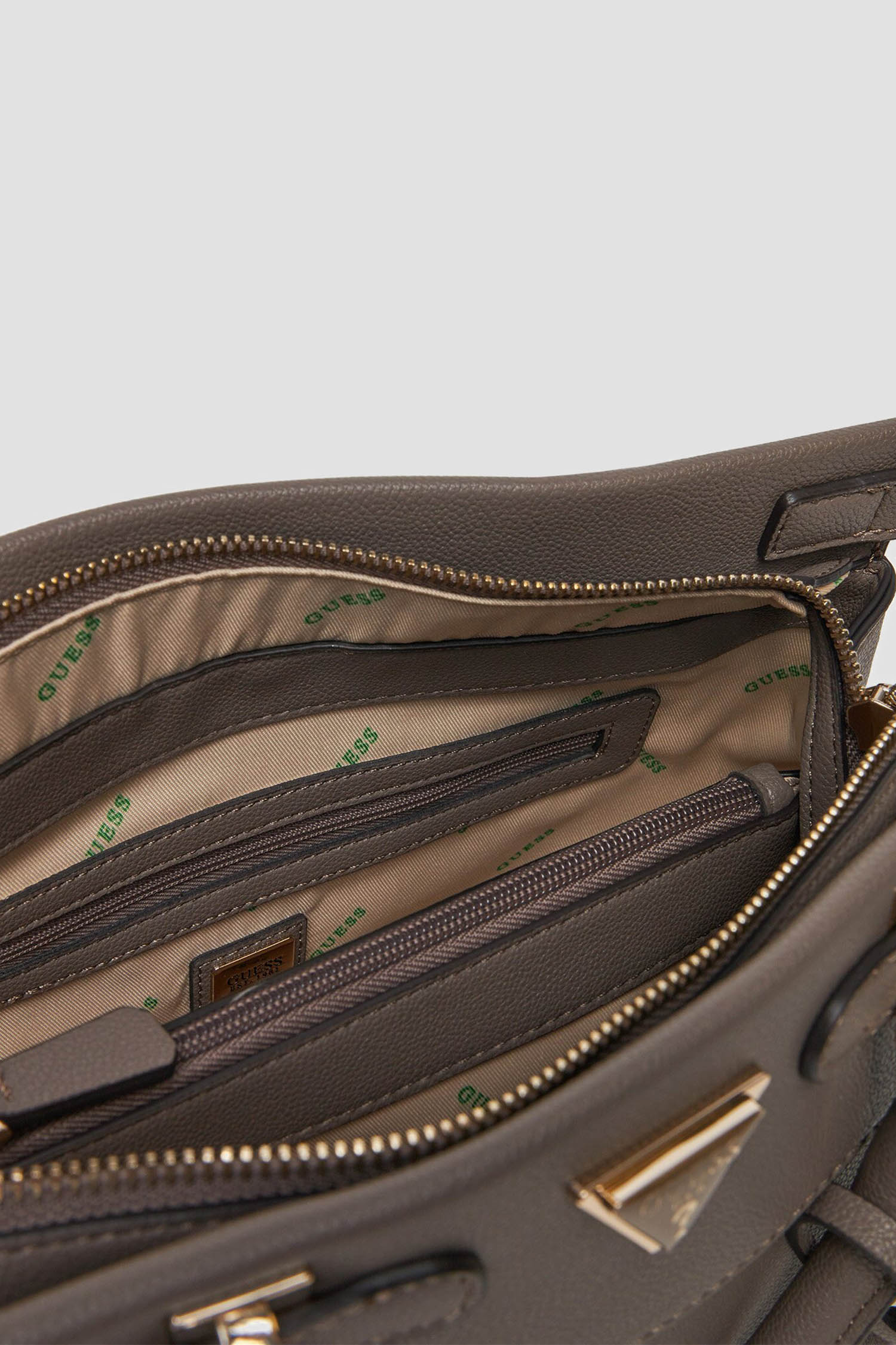 Женская коричневая сумка Guess HWEBG9.51105;DRT