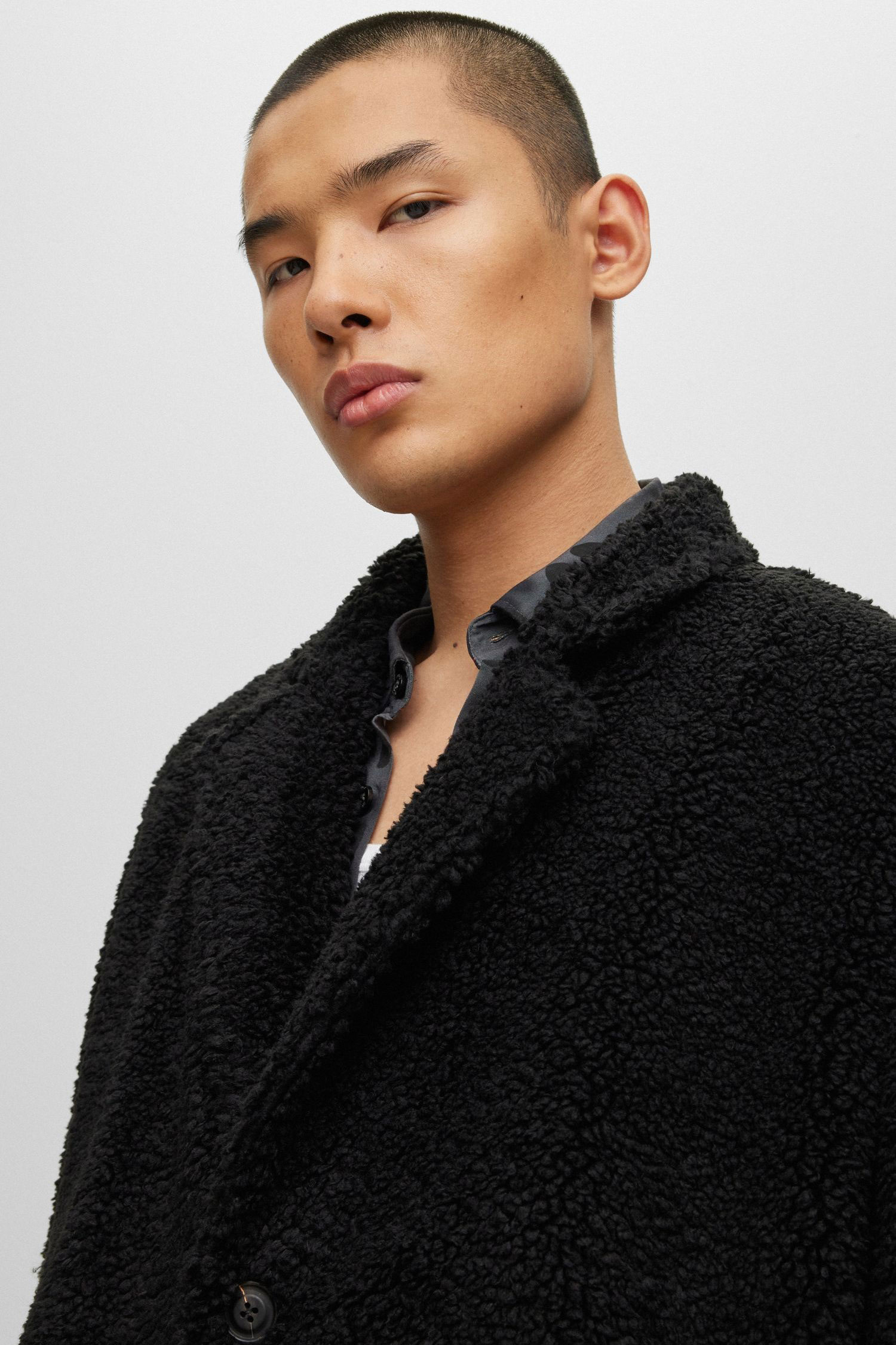 Мужское черное пальто HUGO 50499100;001