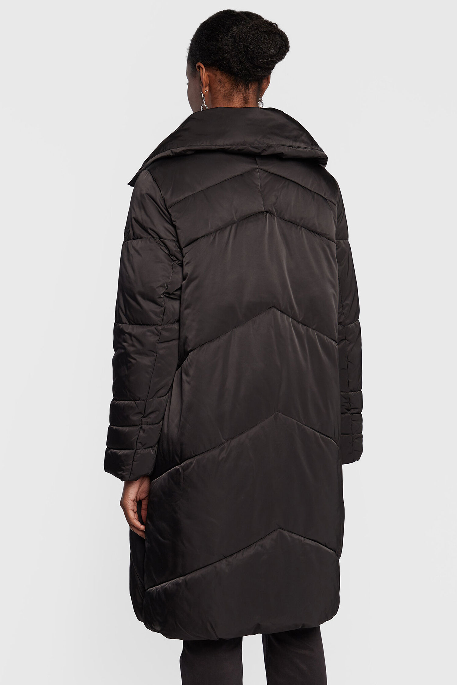 Жіноча чорна куртка Guess W2BL70.WF170;JBLK