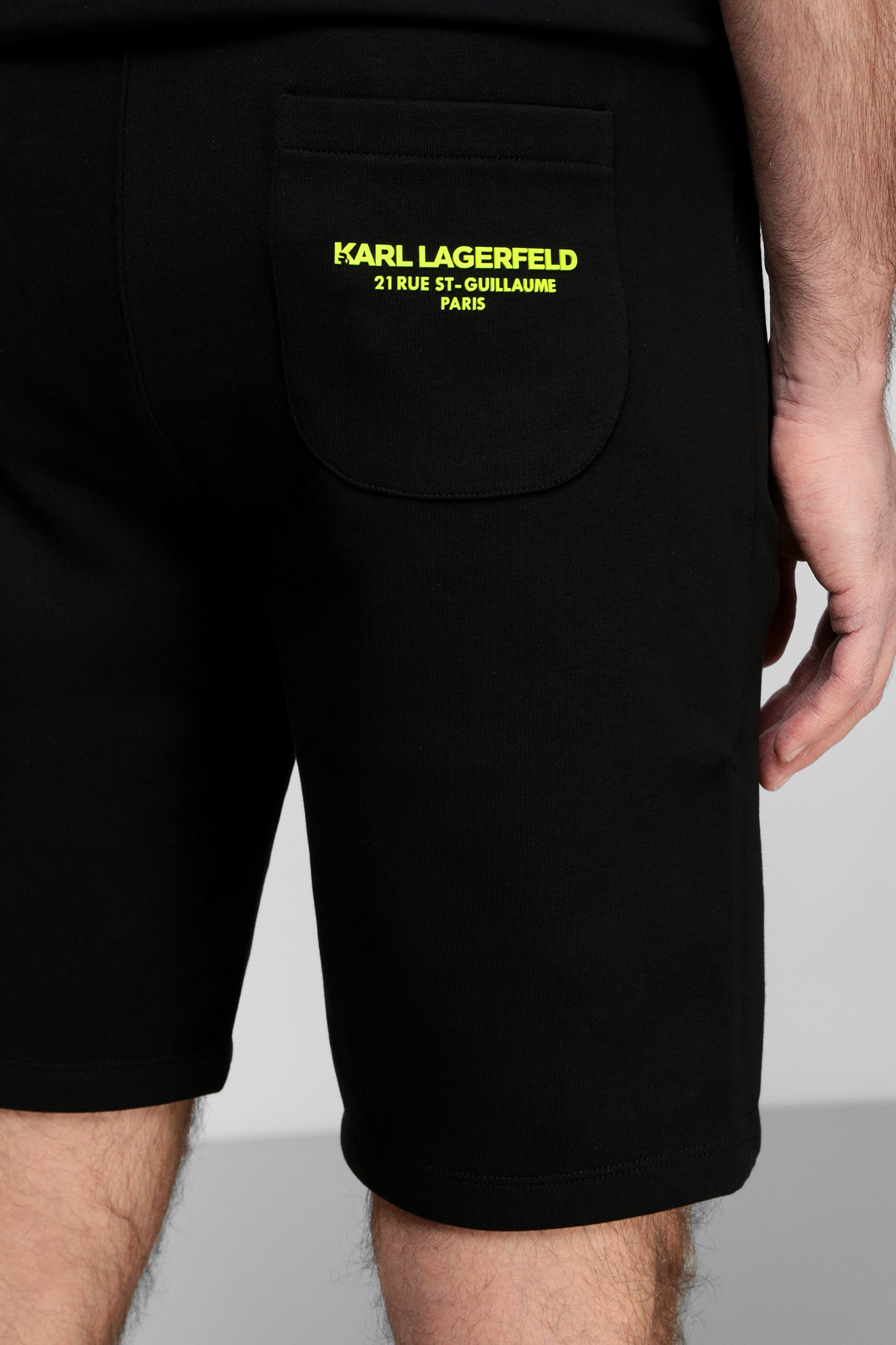 Мужские черные шорты Karl Lagerfeld 521900.705432;990