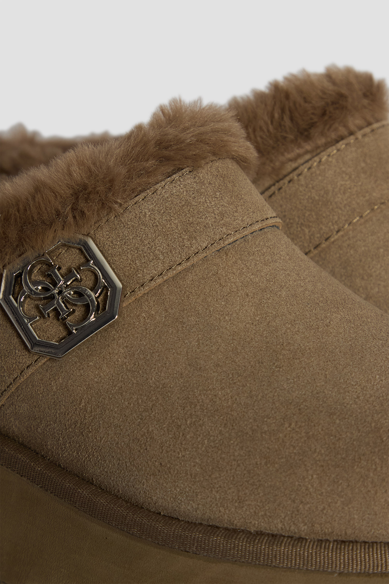 Женские оливковые клоги Guess FLFDOC.ESU06;GREEN