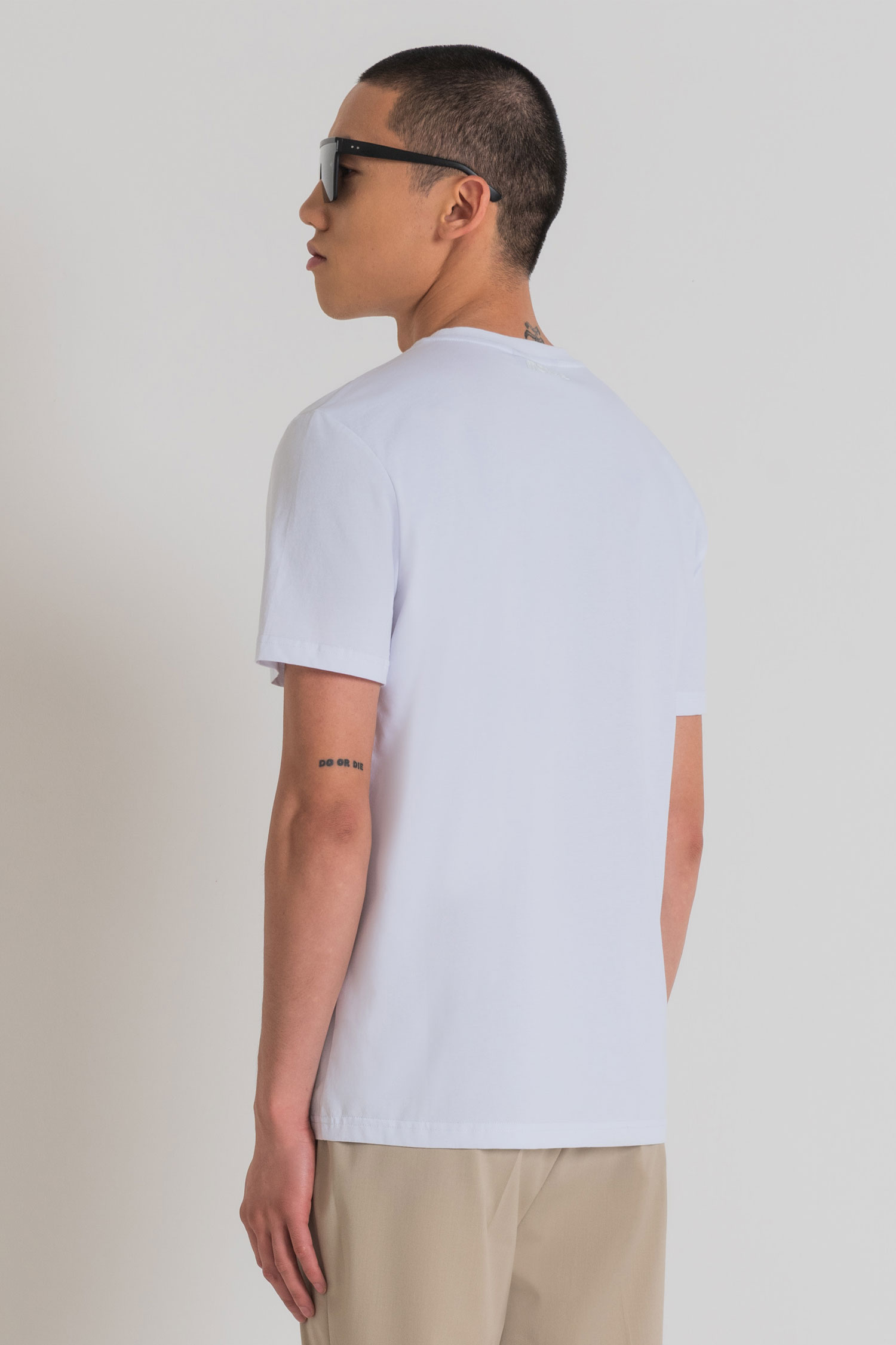 Чоловіча біла футболка Antony Morato MMKS02402.FA100144;1000