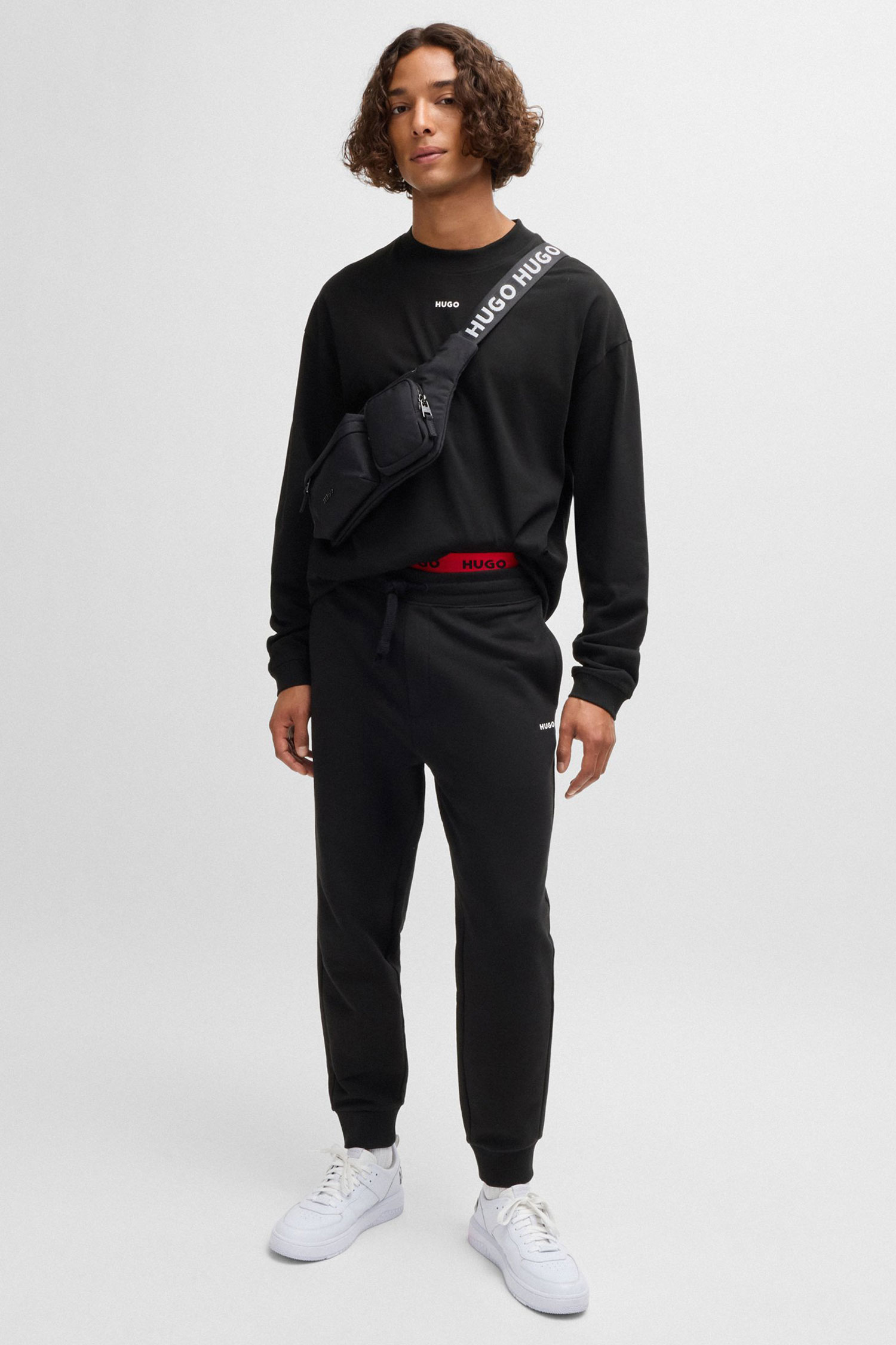 Чоловічі чорні спортивні штани HUGO 50489617;001