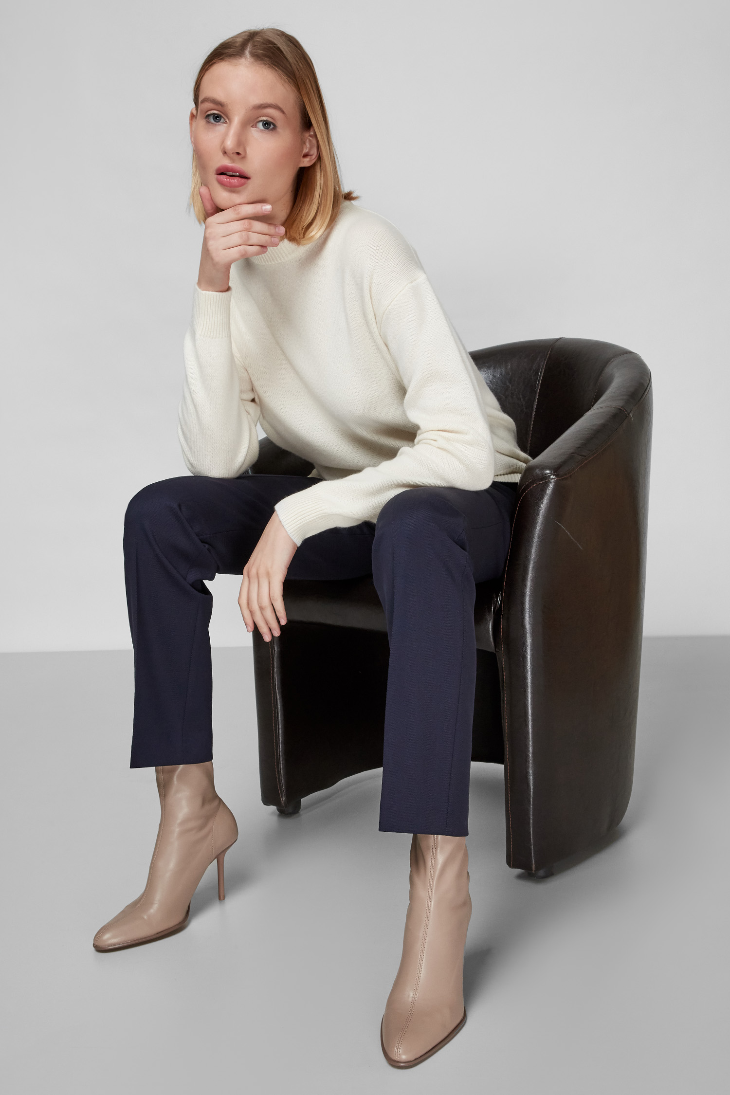 Жіночий білий кашеміровий джемпер BOSS 50459514;118