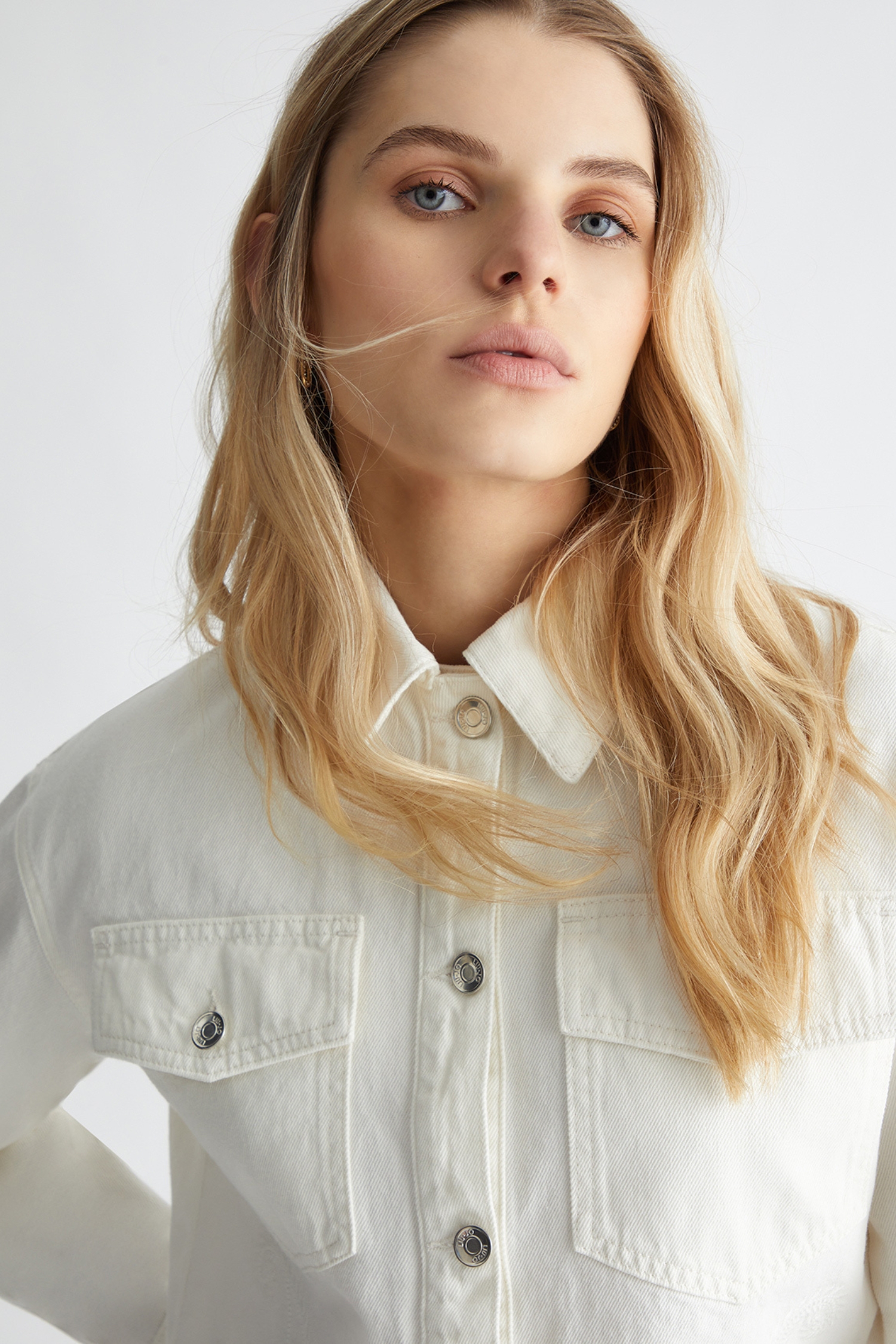 Женская белая джинсовая куртка Liu Jo MA4299.T4436;10701