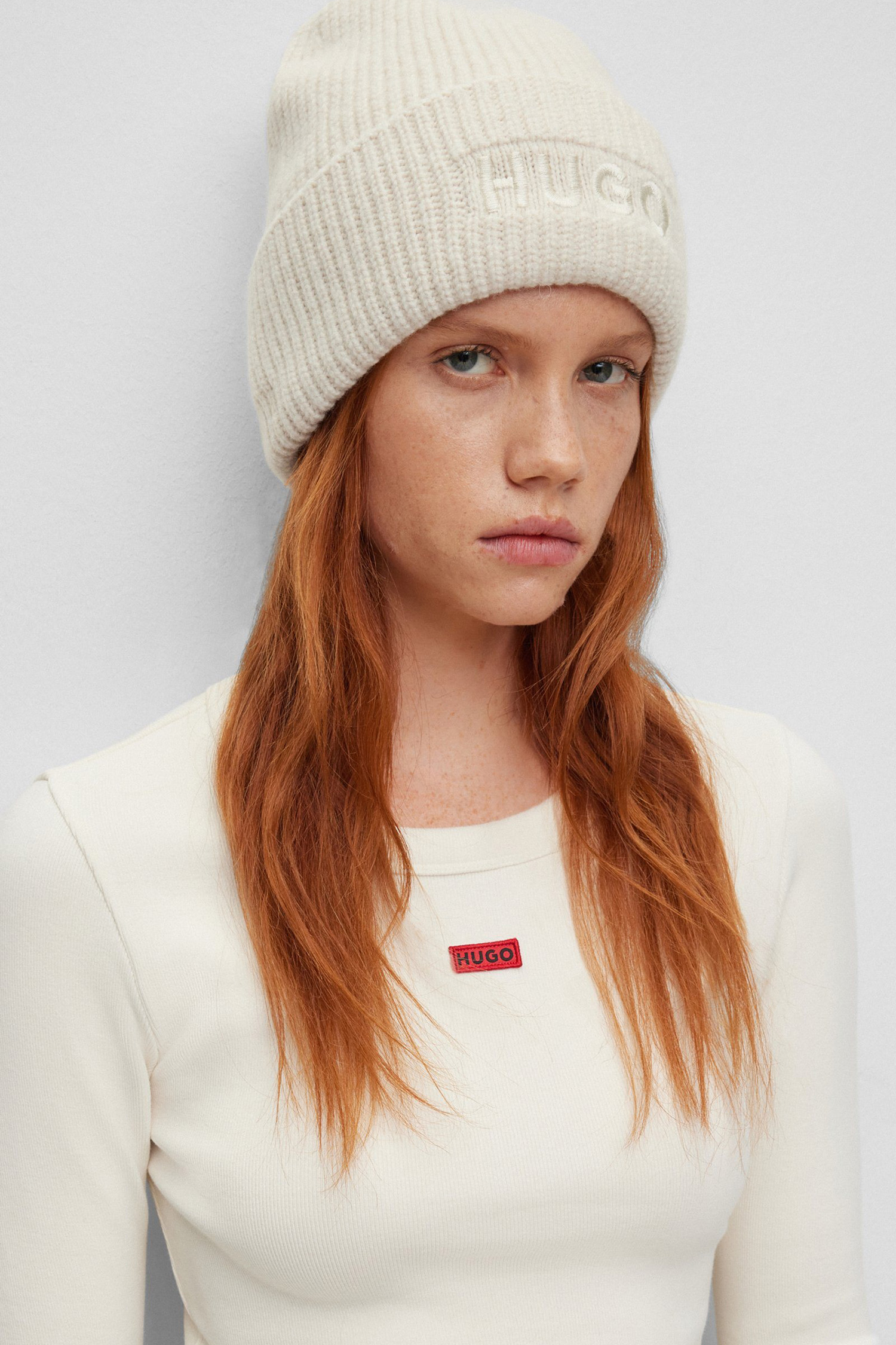 Женская белая шапка HUGO 50500970;110