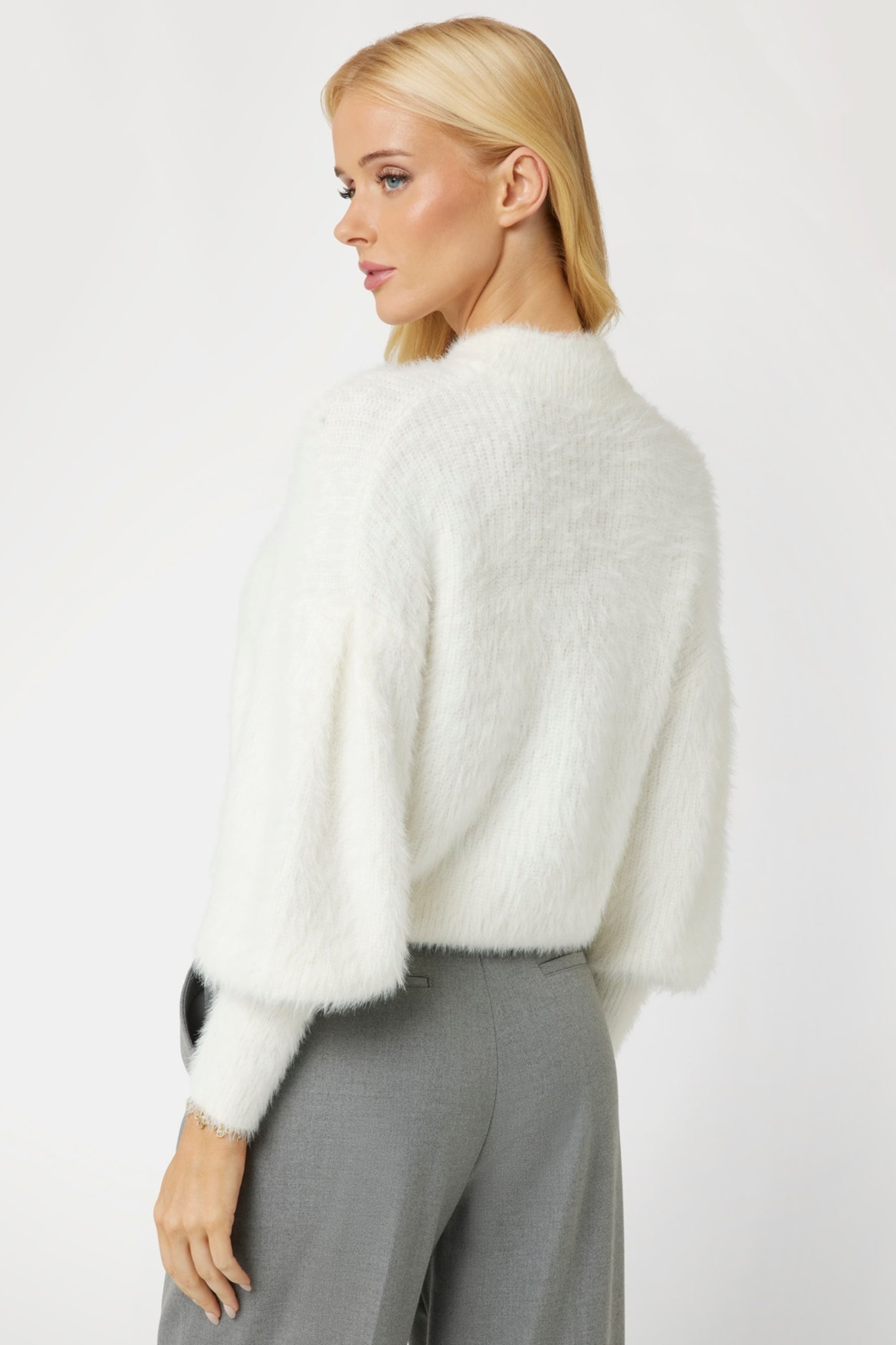 Женский белый свитер Guess W4BR25.Z3BH0;G012