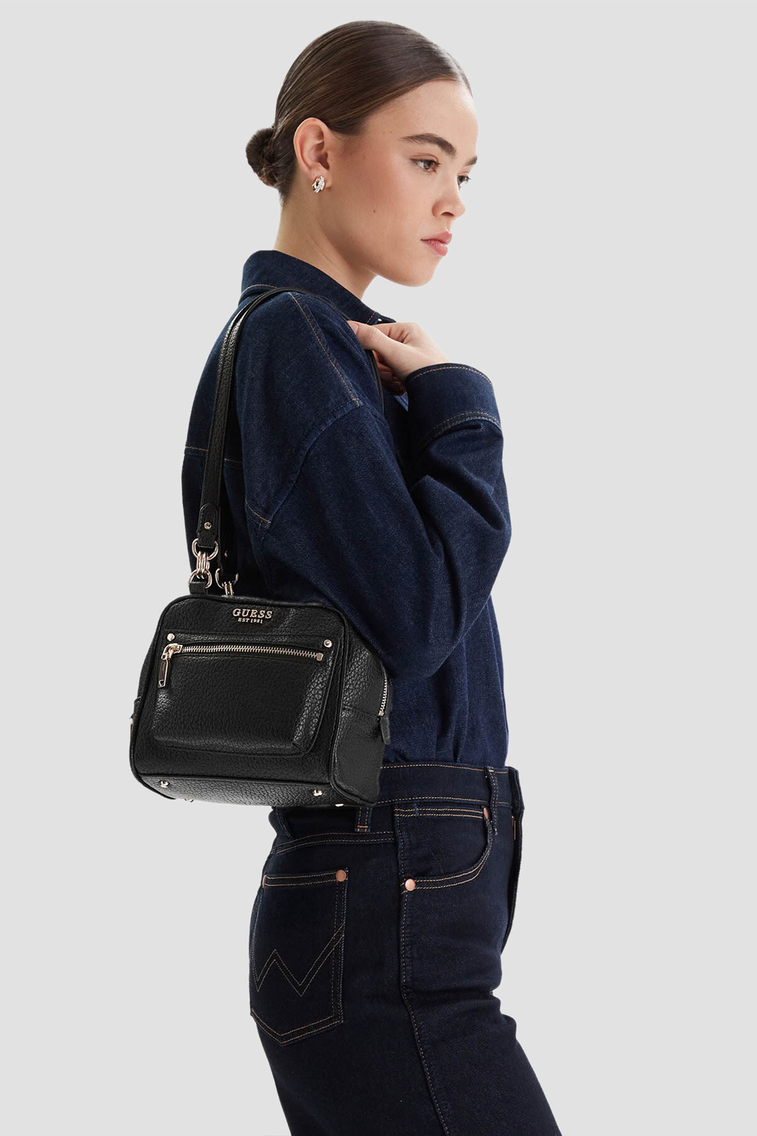 Жіноча чорна сумка Guess HWBG95.01170;BLA