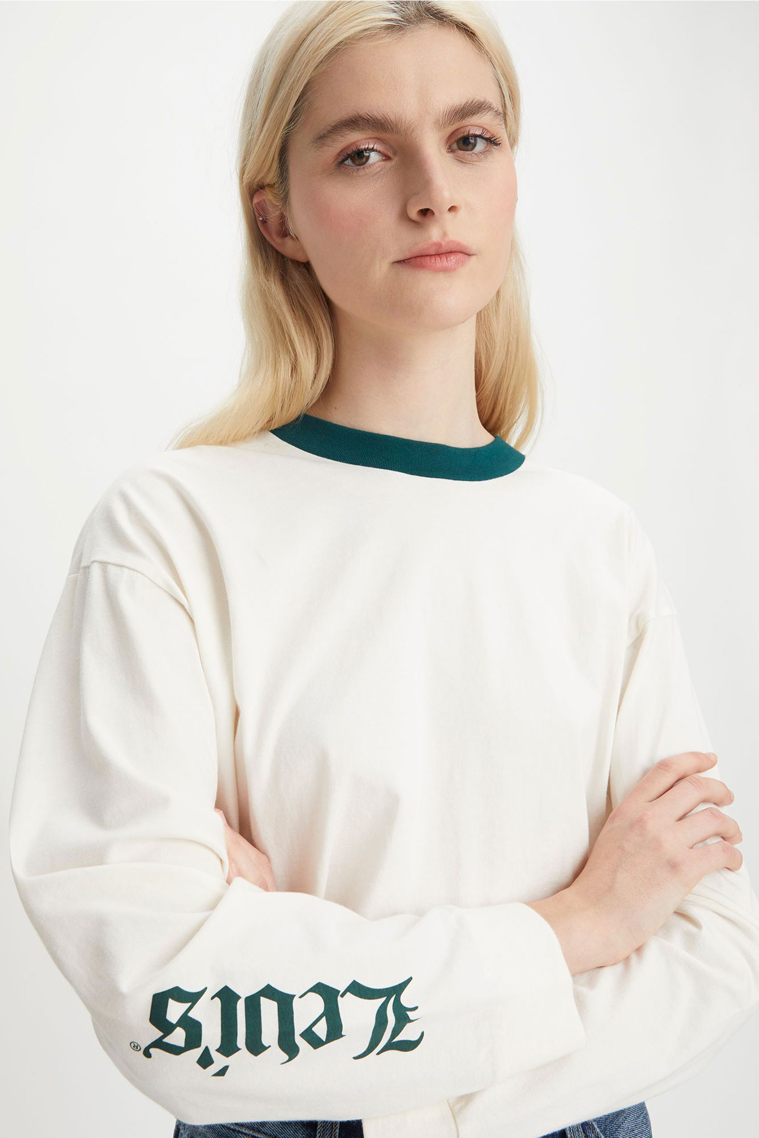 Жіночий білий лонгслів Levi’s® A3525;0013