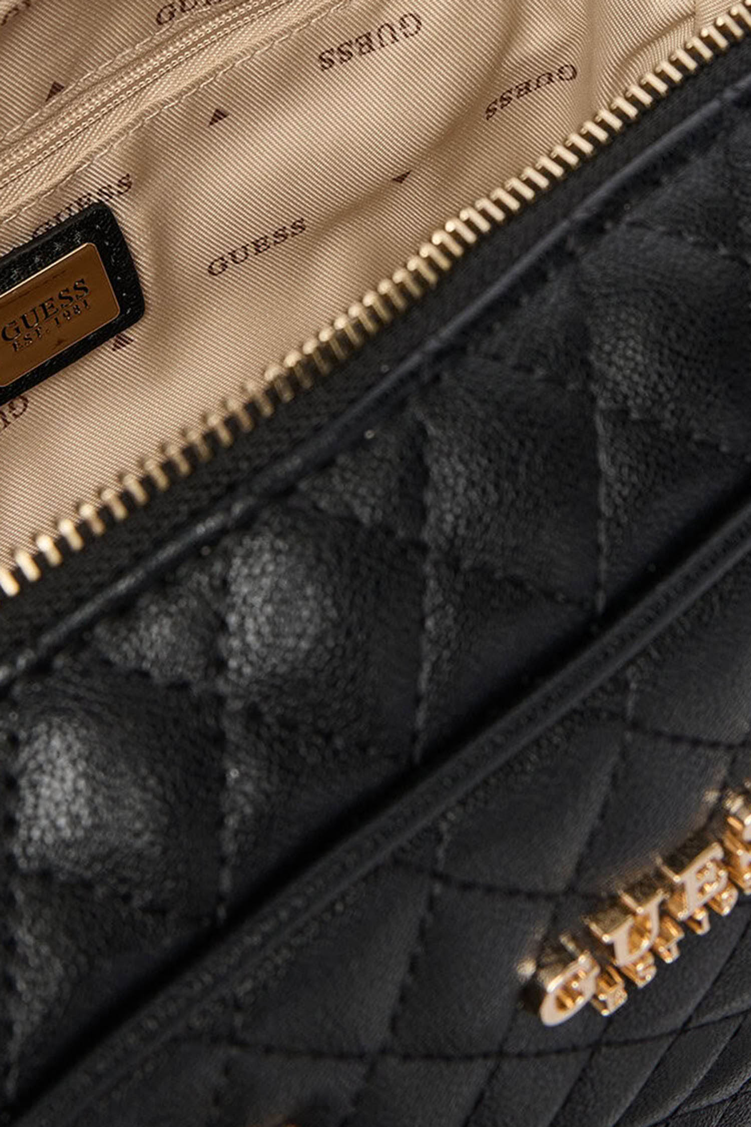 Жіноча чорна сумка Guess HWQG98.94050;BLA