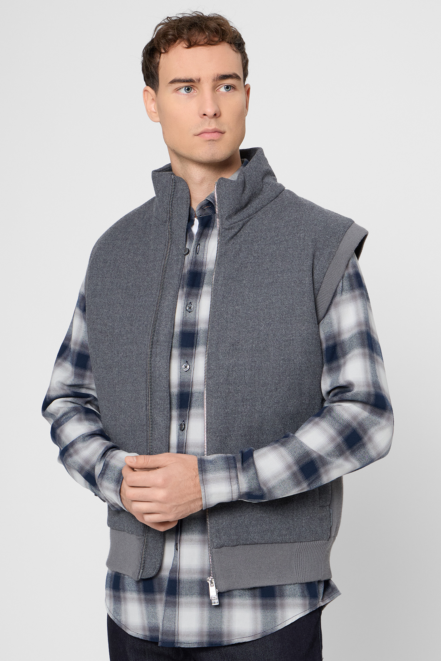 Мужской серый жилет BOSS 50550007;029