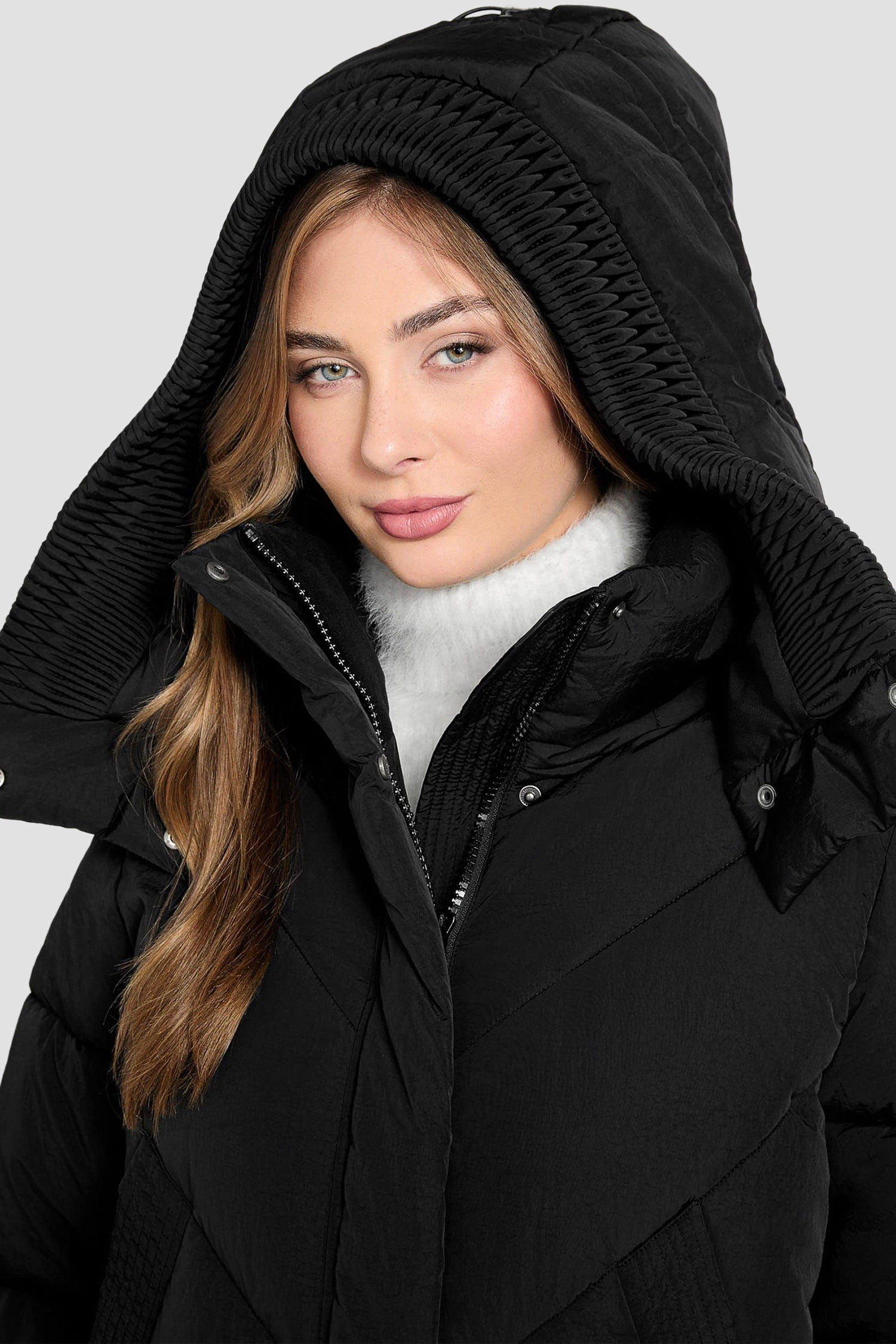 Жіноча чорна куртка Guess W5BLBK.W0492;JBLK