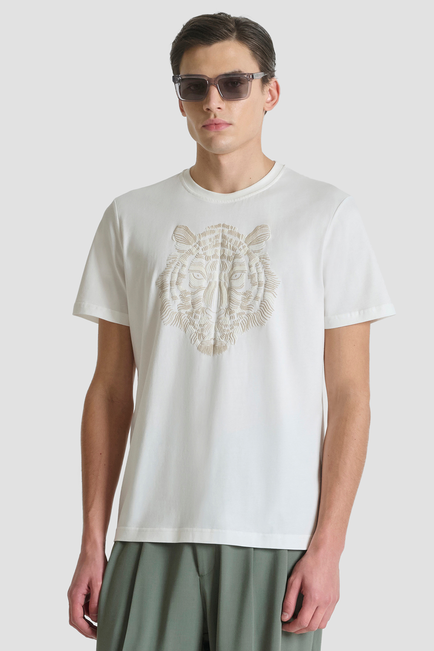 Мужская белая футболка Antony Morato MMKS02631.FA100144;1011