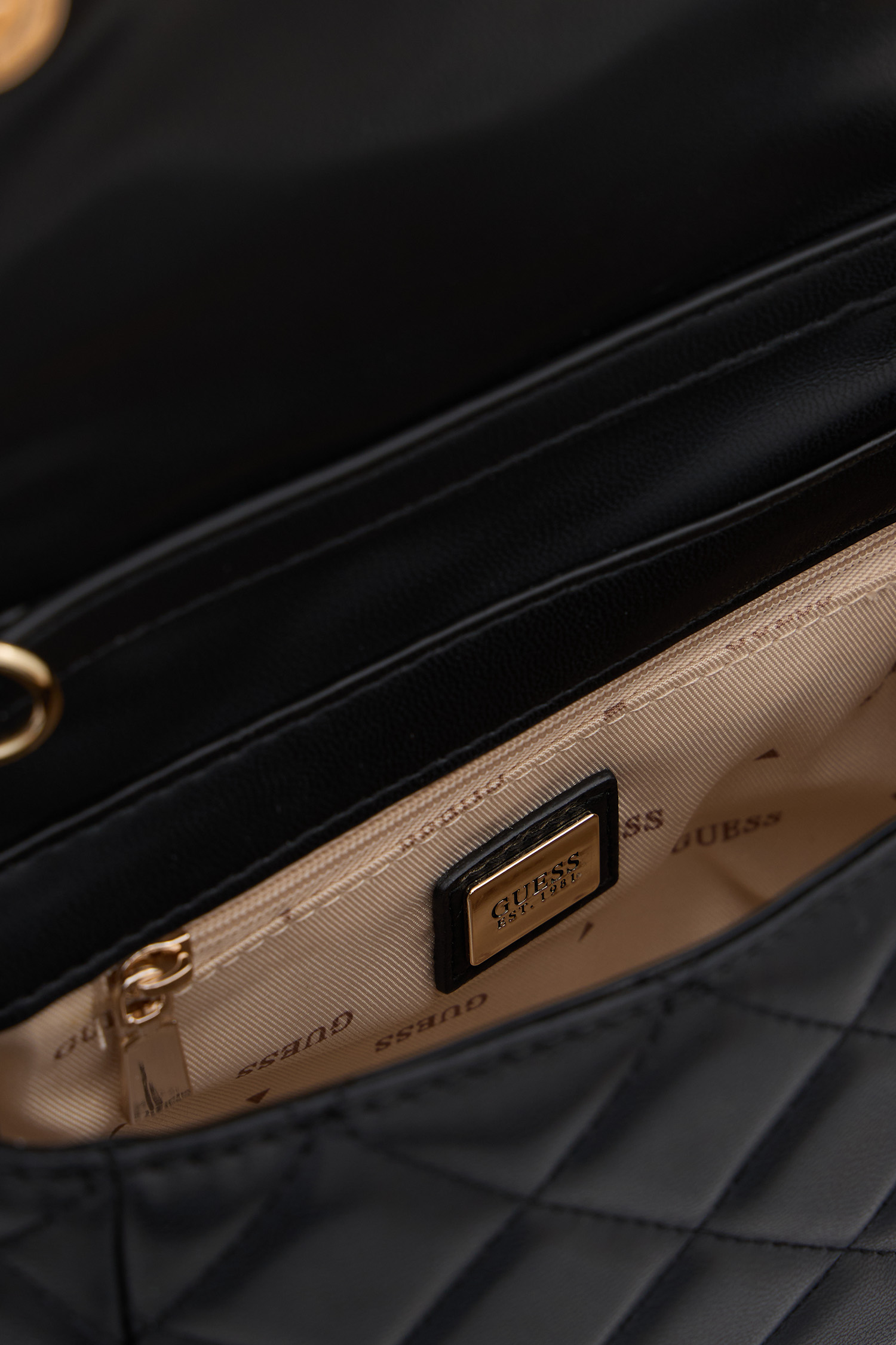 Женская черная сумка Guess HWQG24.56740;BLA