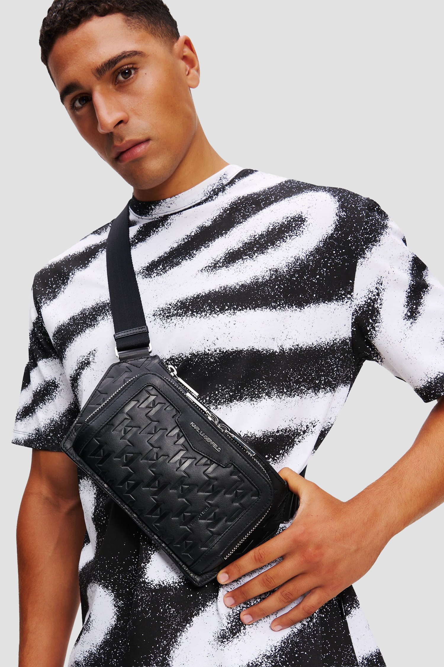 Мужская черная кожаная поясная сумка Karl Lagerfeld A1M30004;999