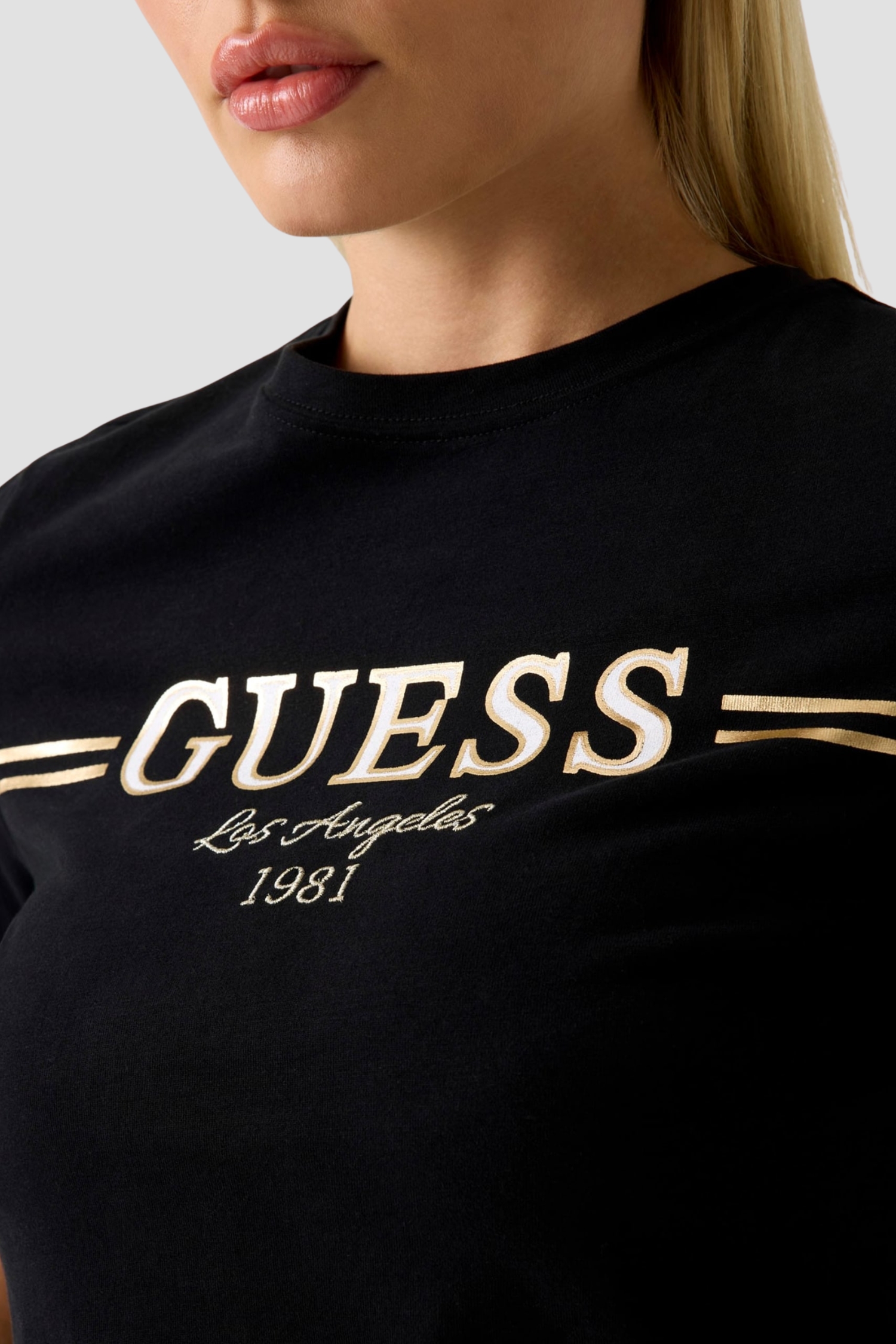 Жіноча чорна футболка Guess V5BI15.KA260;JBLK