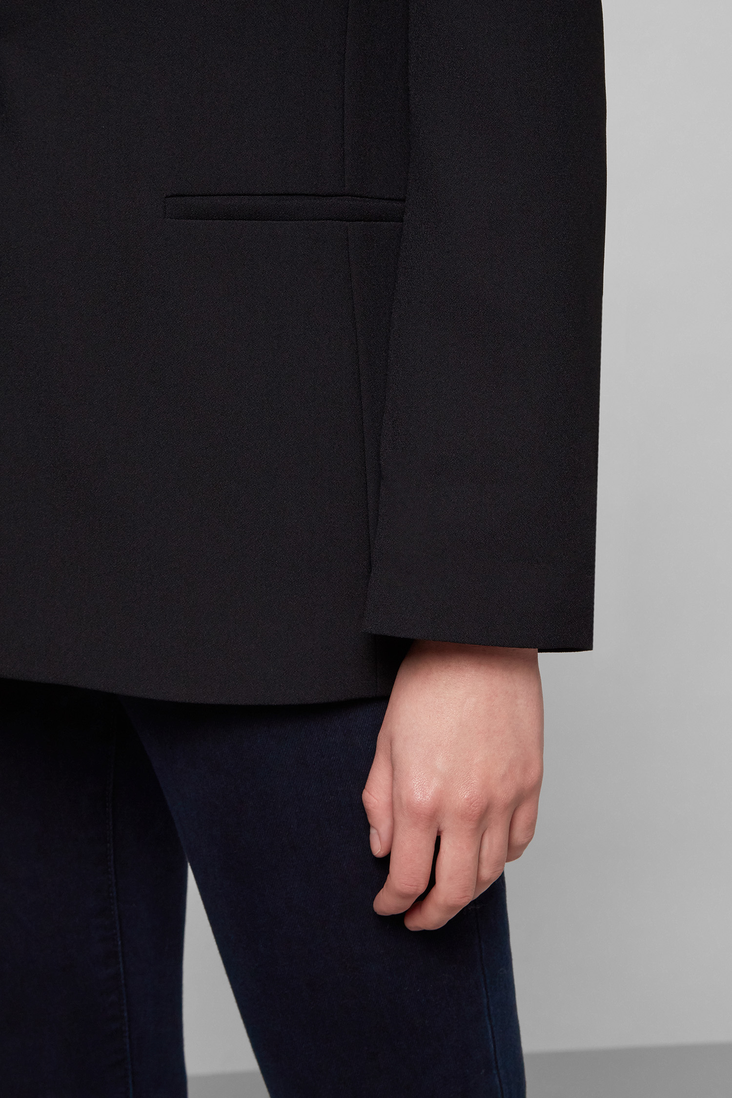 Женский черный жакет HUGO 50458435;001