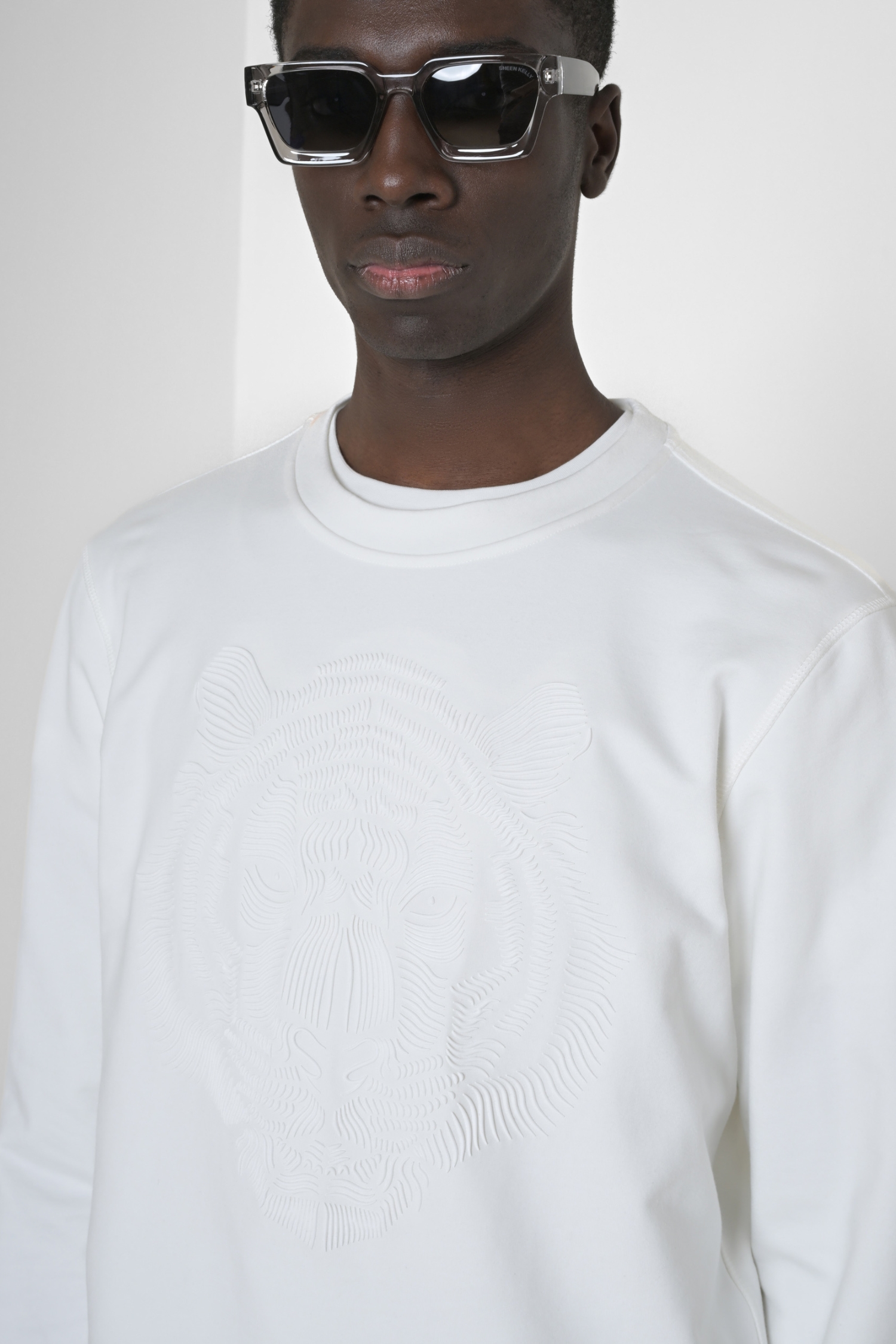 Чоловічий білий світшот Antony Morato MMFL01044.FA150188;1011