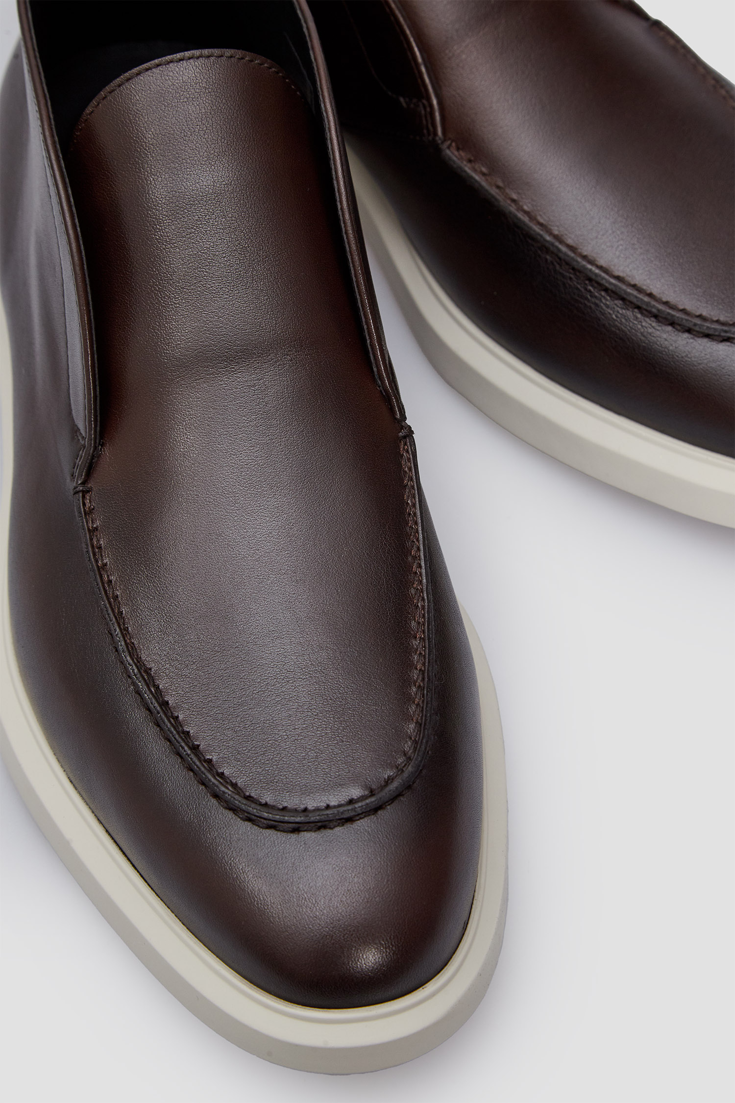 Чоловічі темно-коричневі шкіряні дезерти BOSS 50509302;204