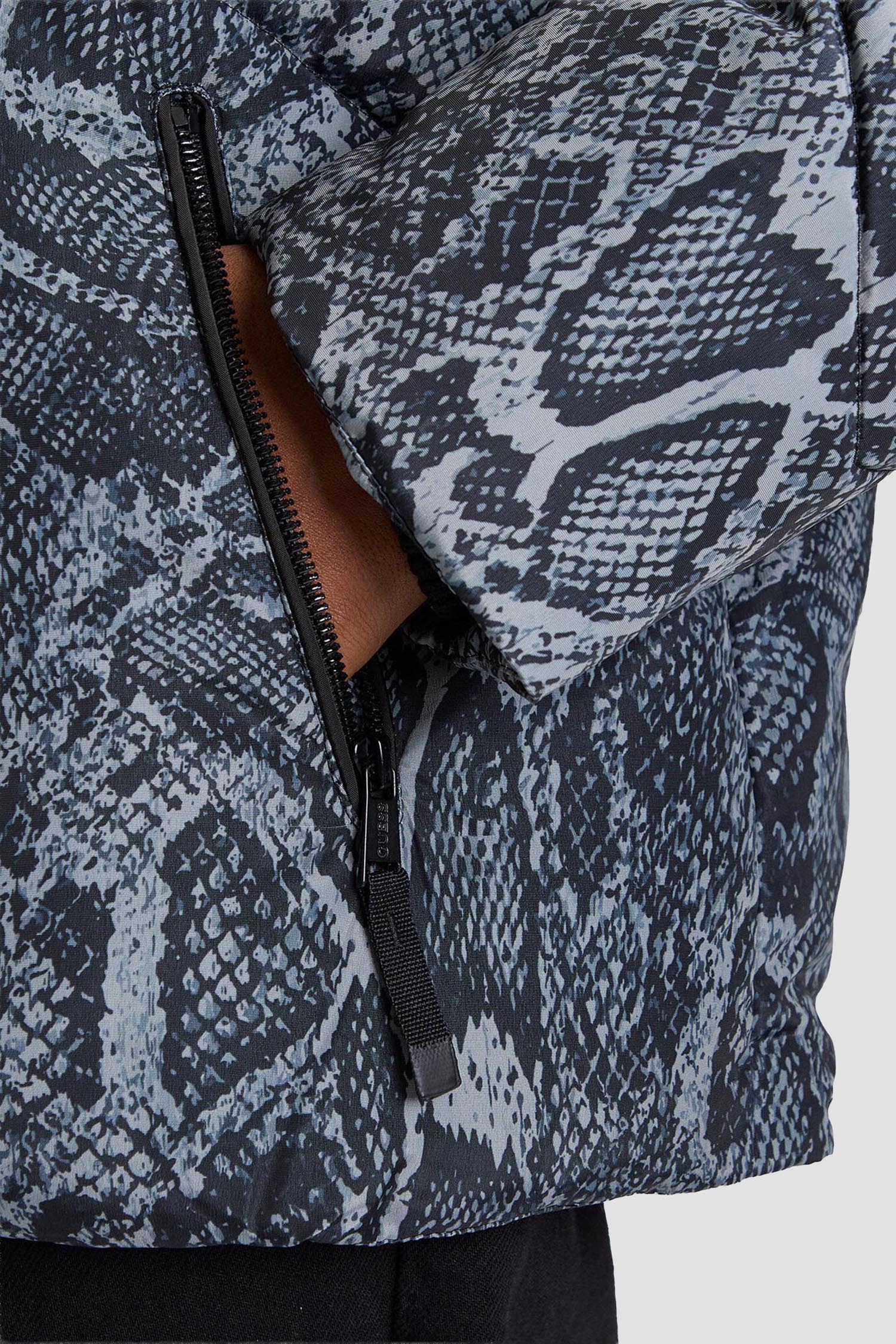 Женская синяя куртка с узором Guess W5BL47.W3702;PJ37