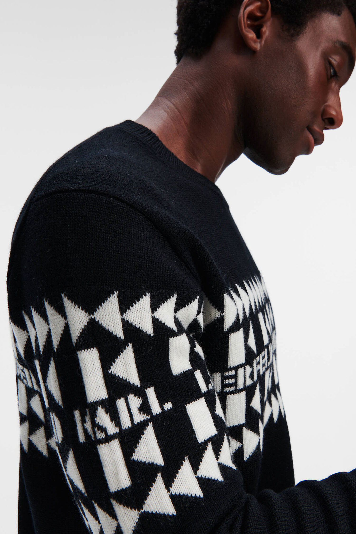 Мужской черный шерстяной свитер Karl Lagerfeld 534399.655022;990