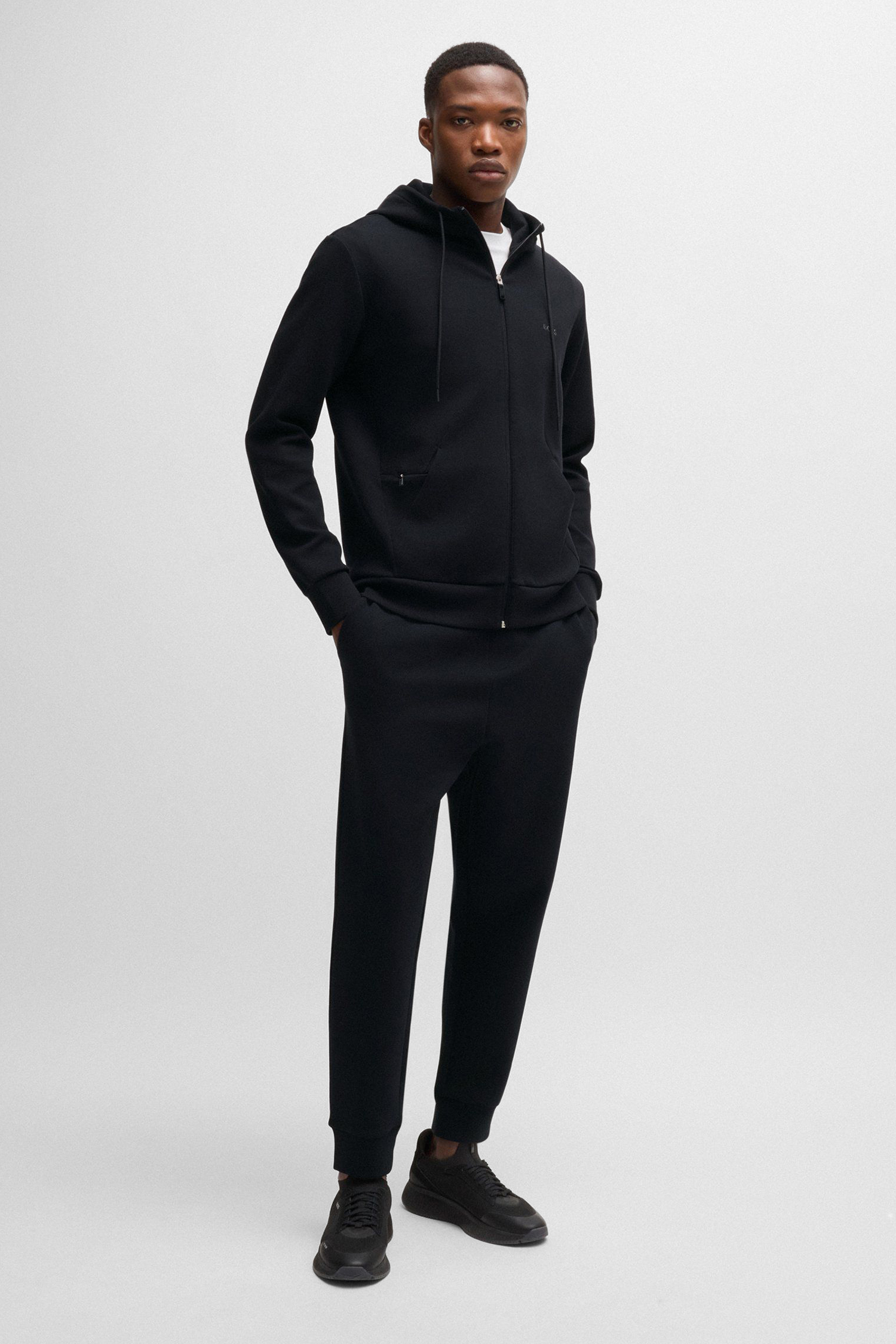 Чоловічі чорні спортивні штани BOSS 50506141;001