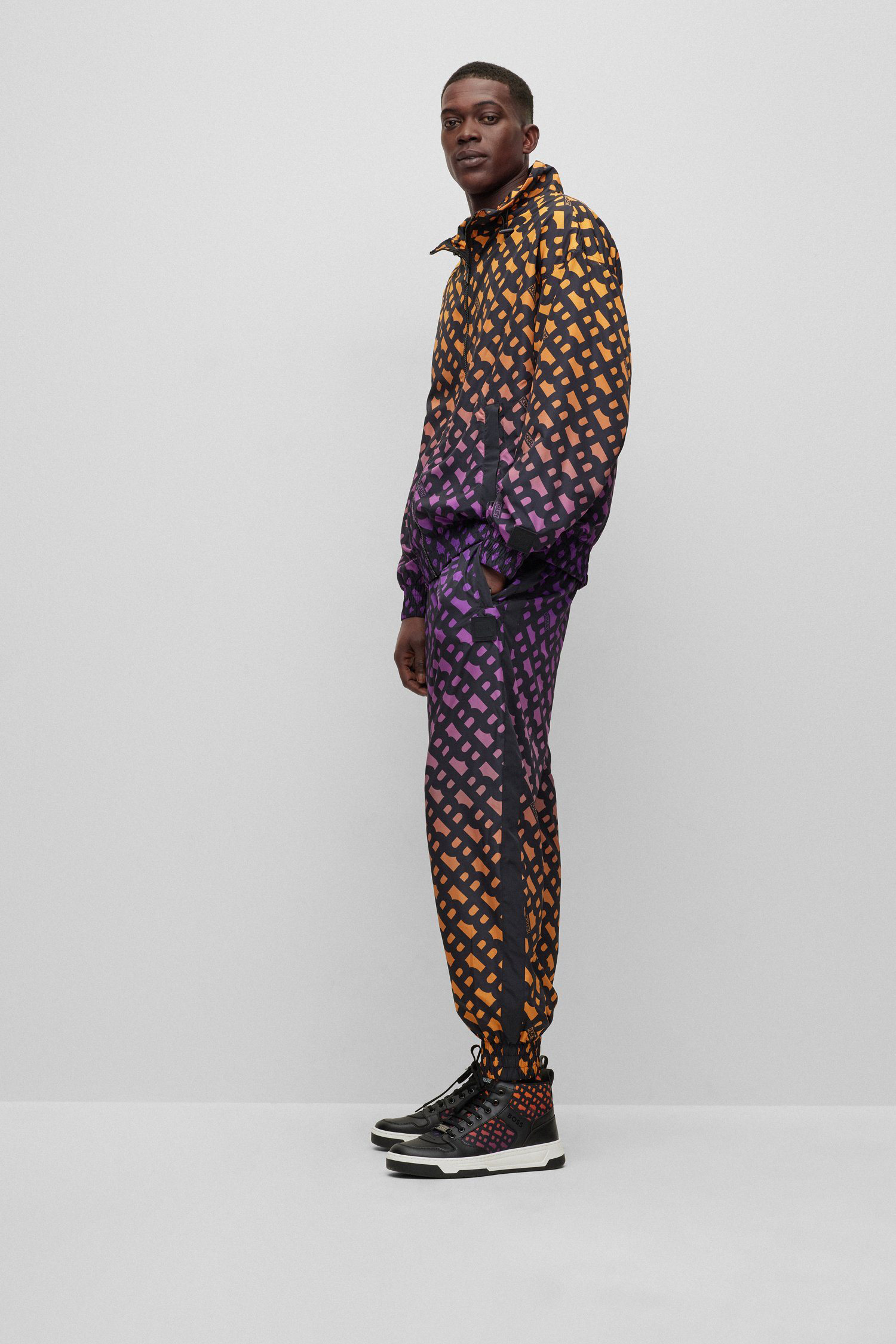 Чоловіча вітровка з візерунком BOSS x Khaby BOSS 50493302;834