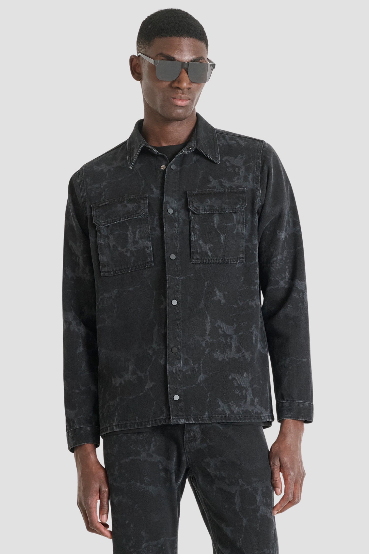 Мужская черная джинсовая рубашка с узором Antony Morato MMSL00763.FA700143;9000