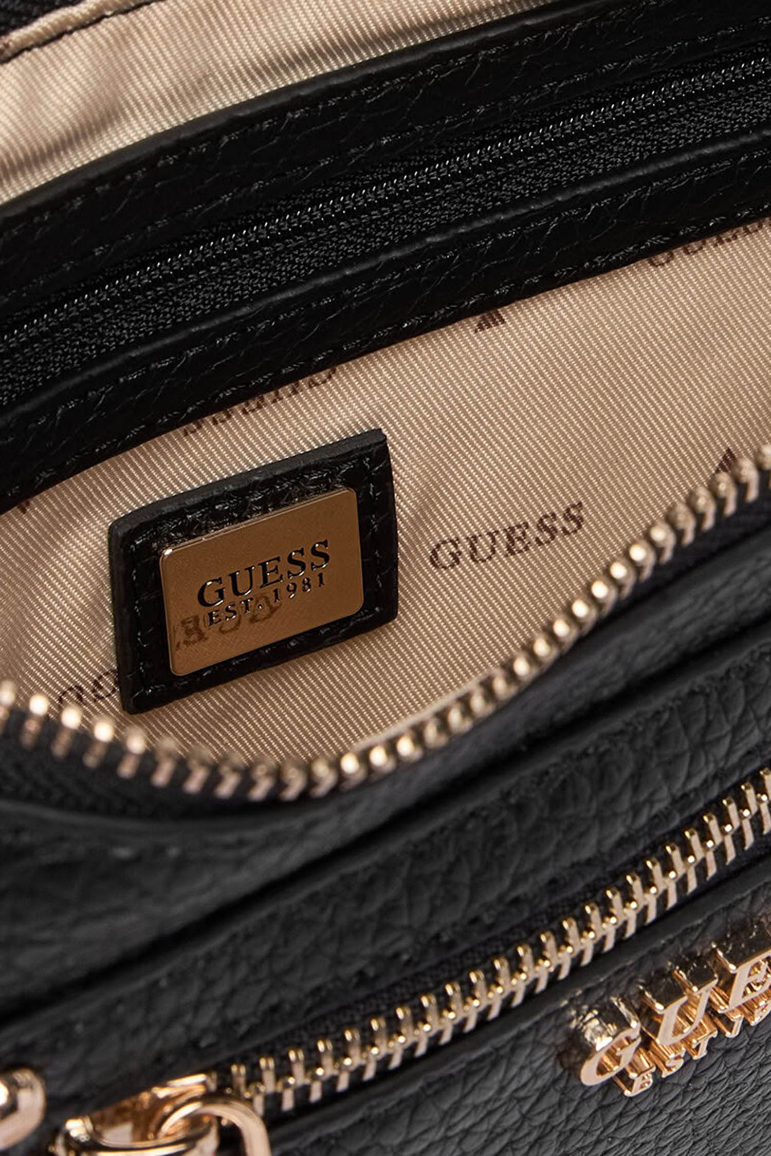 Жіноча чорна сумка Guess HWBG95.01720;BLA