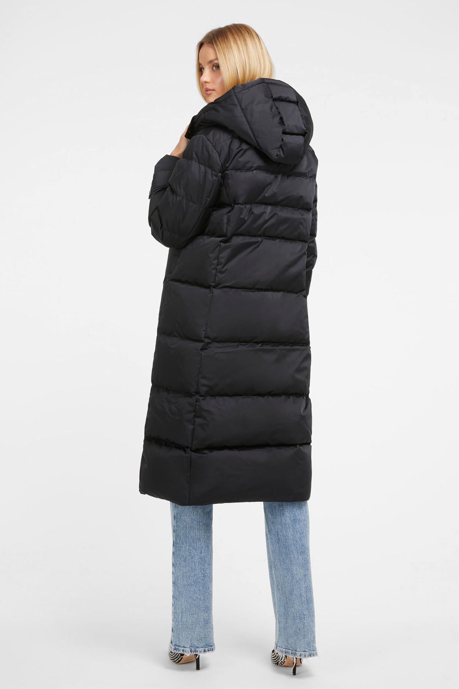Женский черный пуховик Guess W3BL41.WFSW2;JBLK