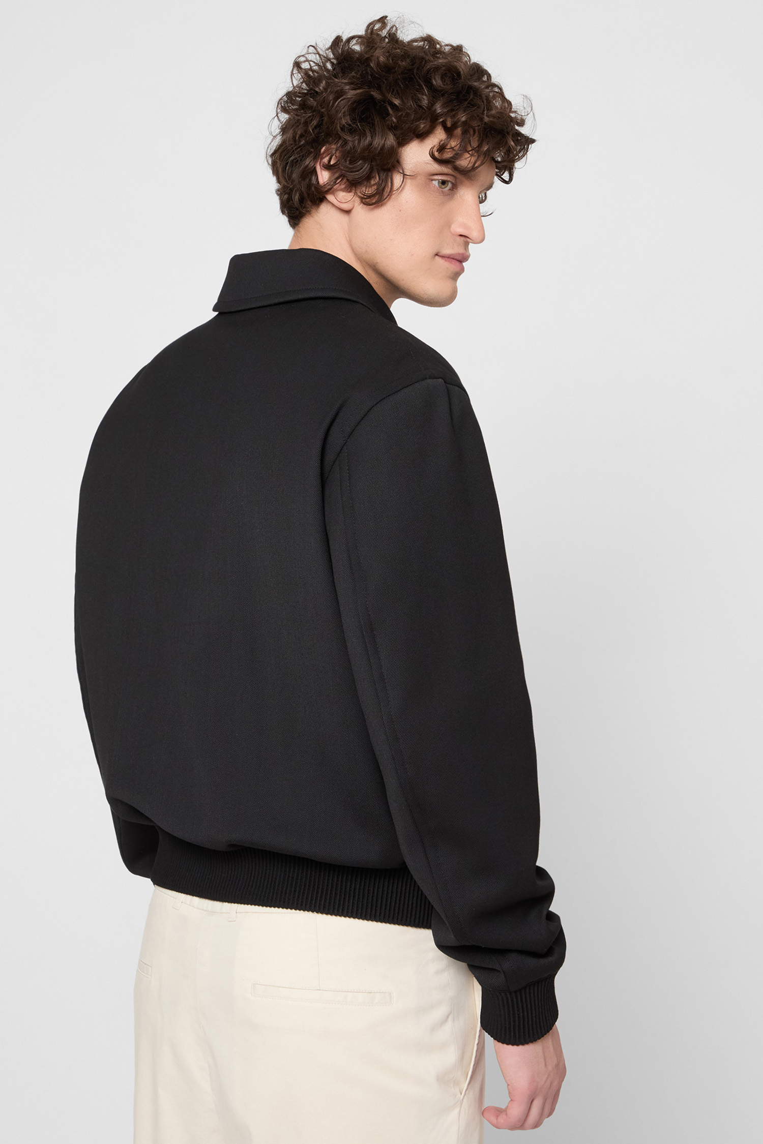 Мужская черная куртка BOSS 50547088;001