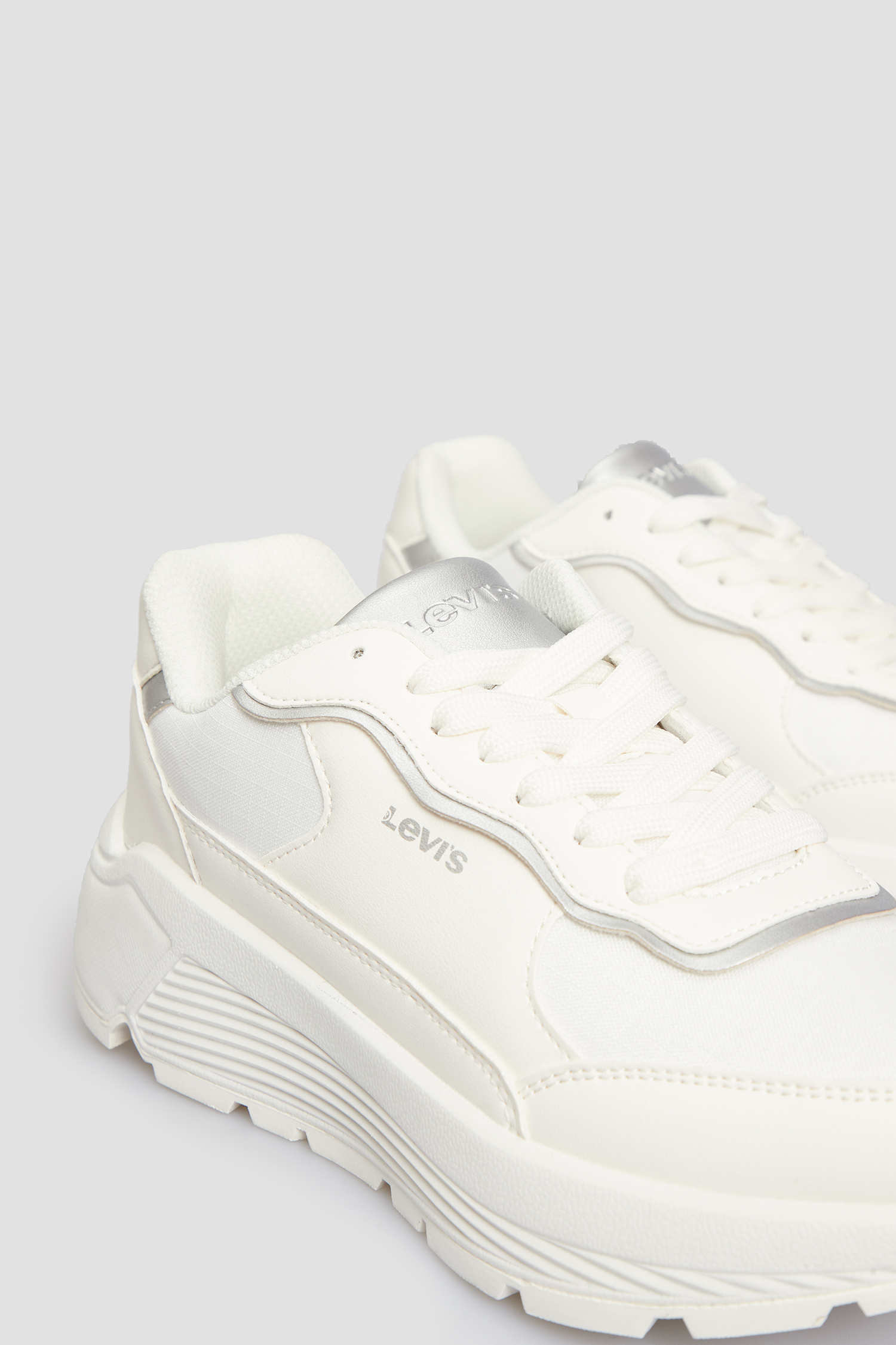 Женские белые кроссовки Levi’s® 235430;729.50