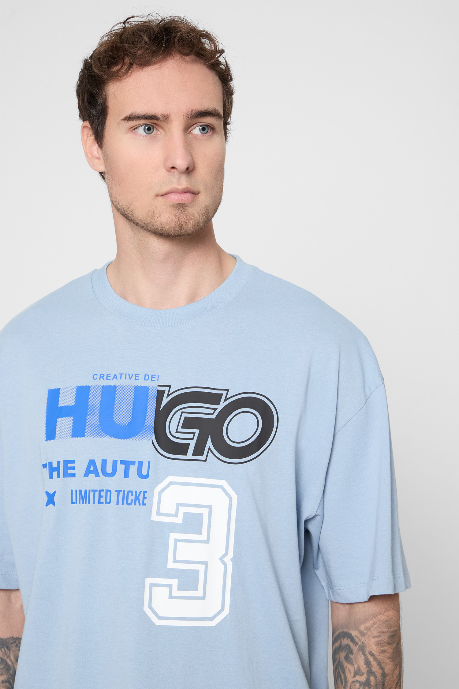 Чоловіча блакитна футболка HUGO BLUE 50544168;458