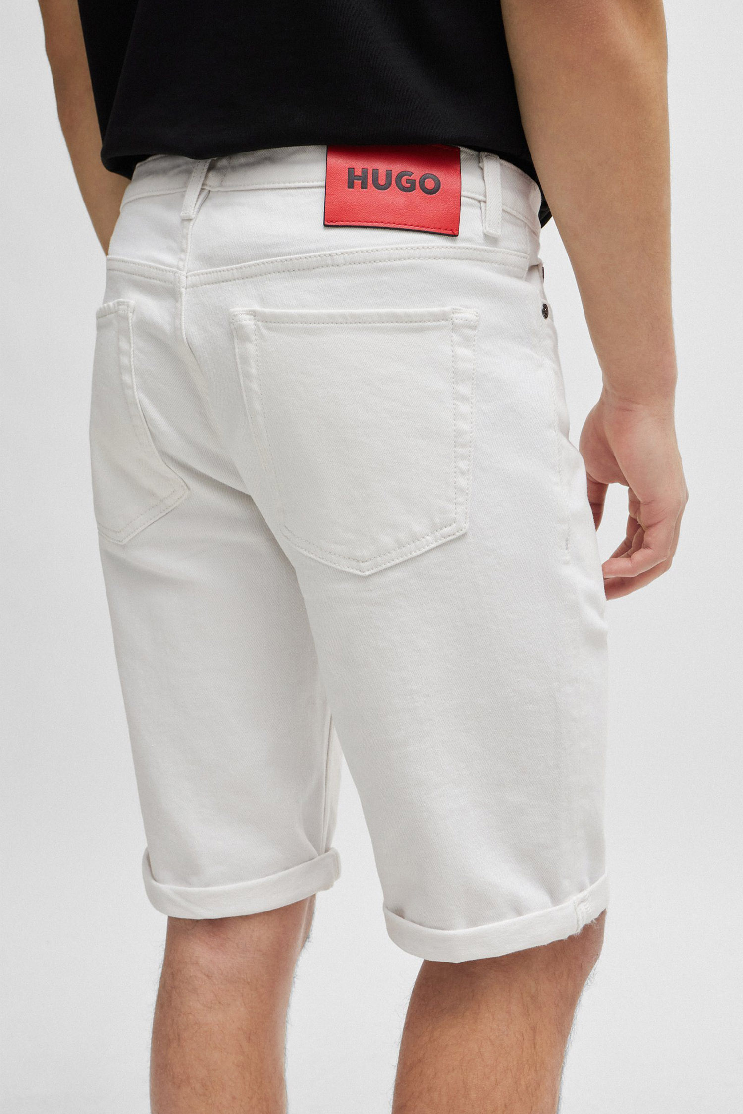 Мужские белые джинсовые шорты HUGO 50511306;100