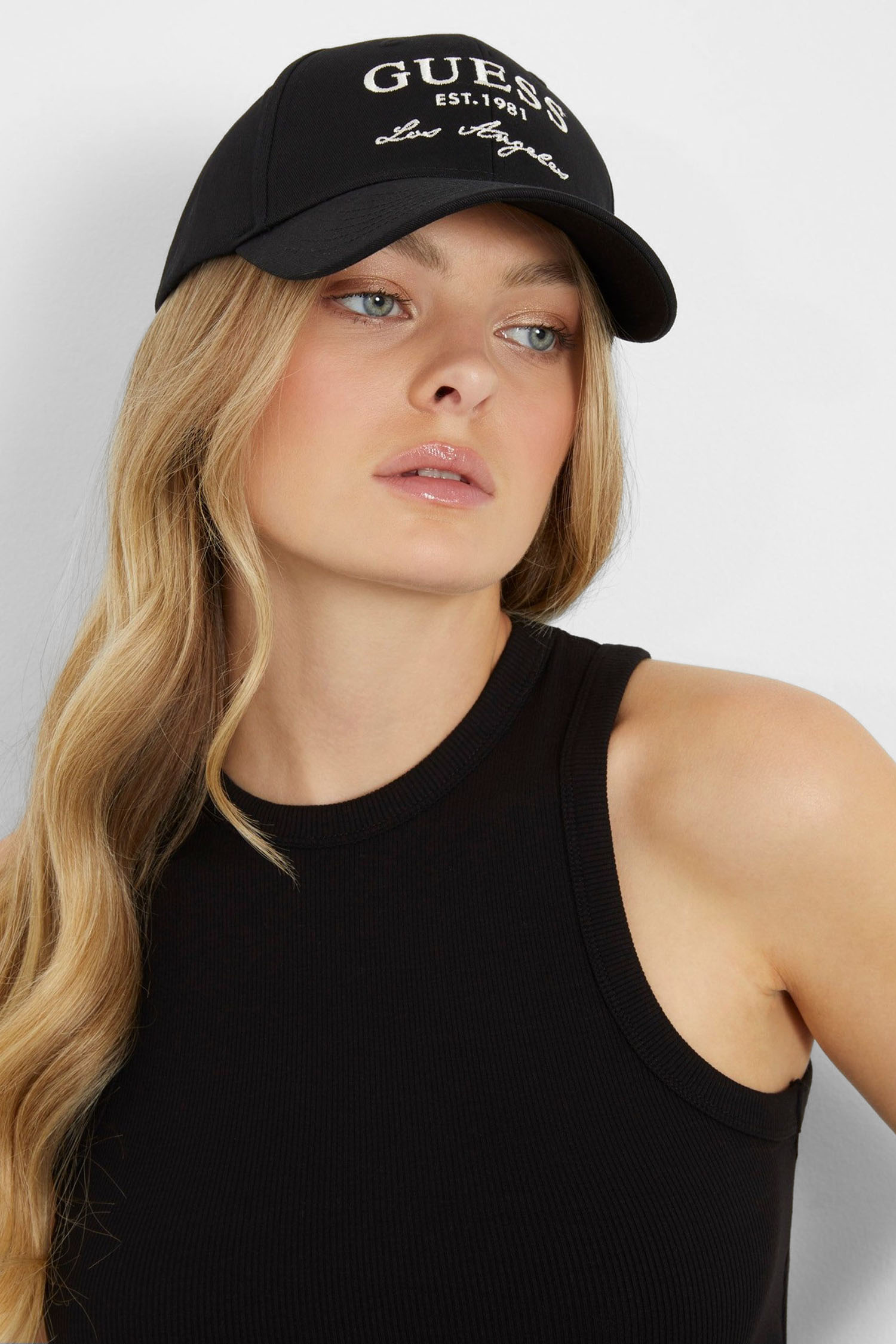 Женская черная кепка Guess V4RZ01.WFKN0;JBLK — Ultrashop