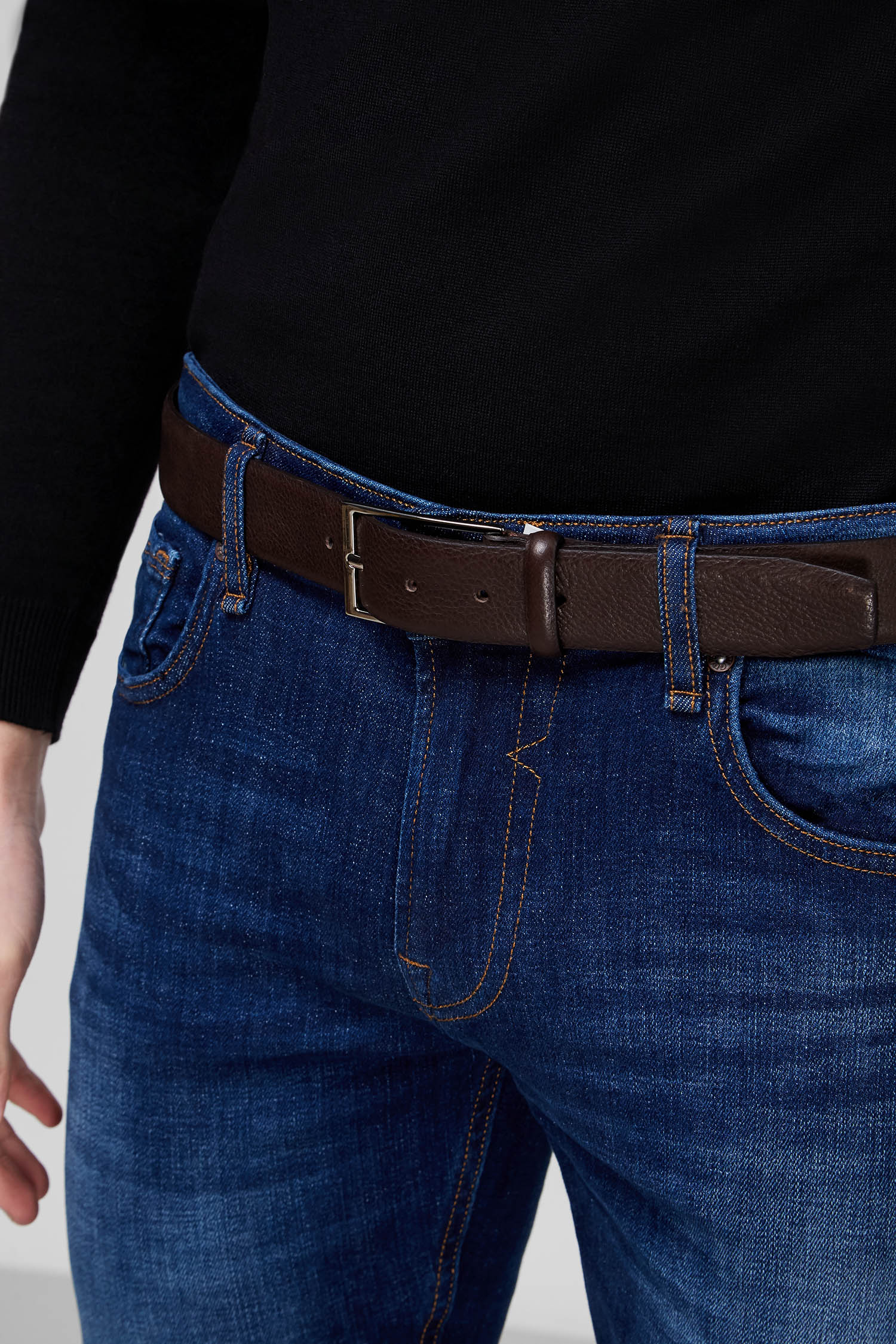 Мужской коричневый кожаный ремень BOSS 50447129;202