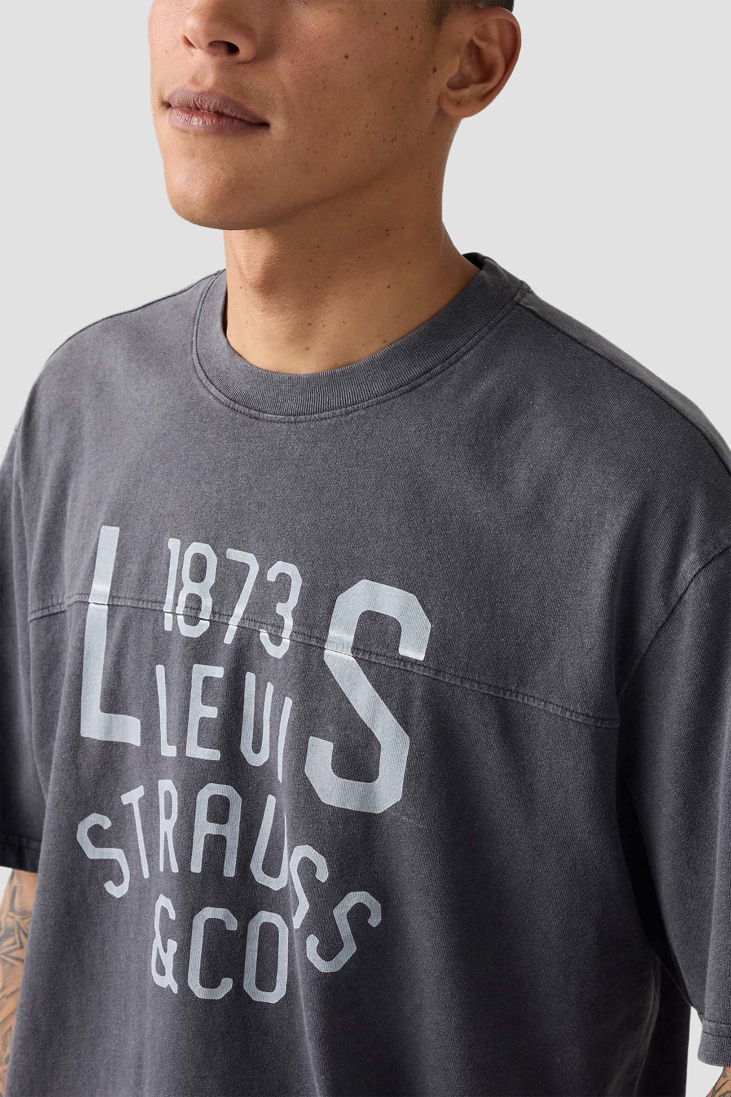 Чоловіча темно-сіра футболка Levi’s® 003QV;0000