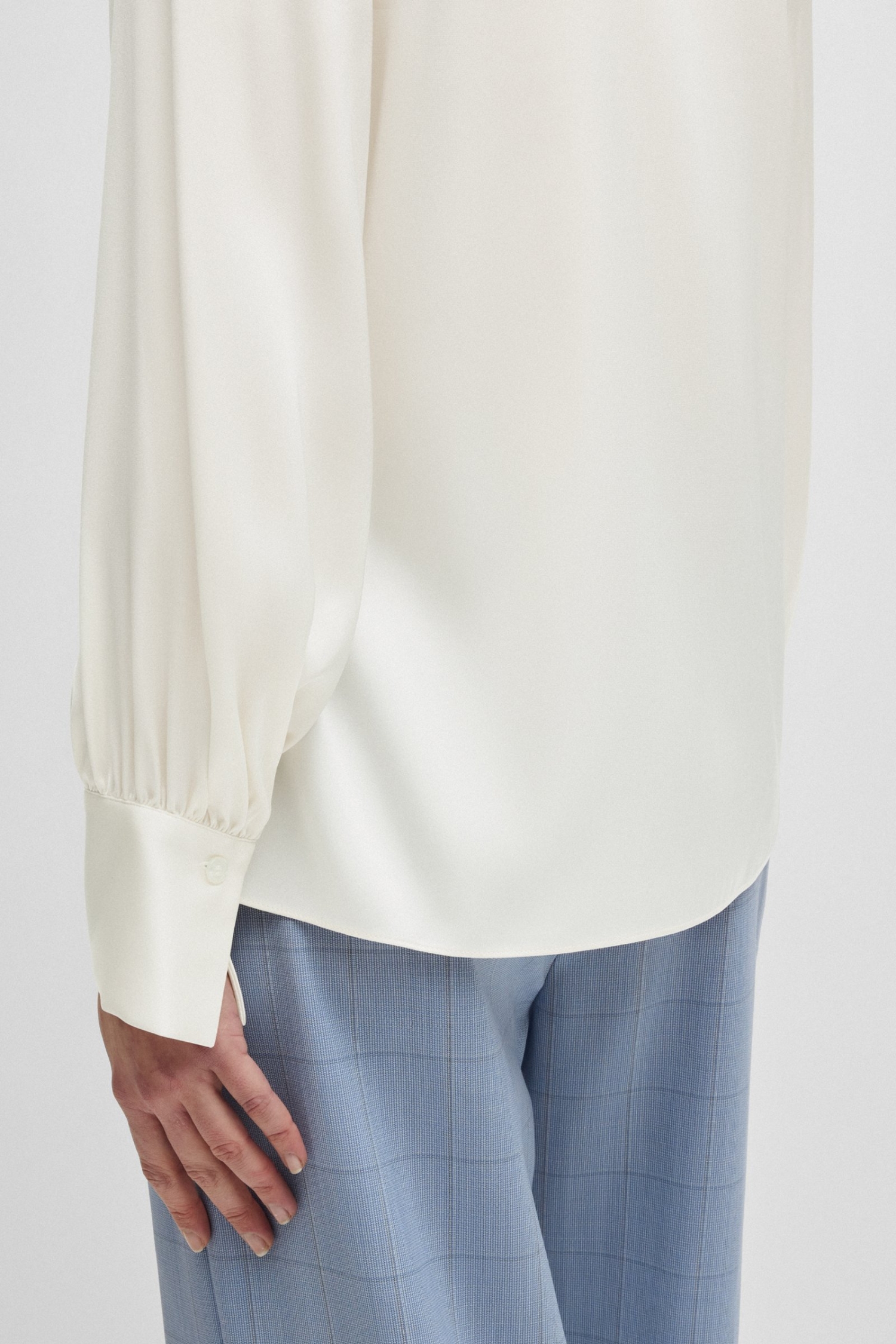 Женская белая шелковая блуза BOSS 50538492;118