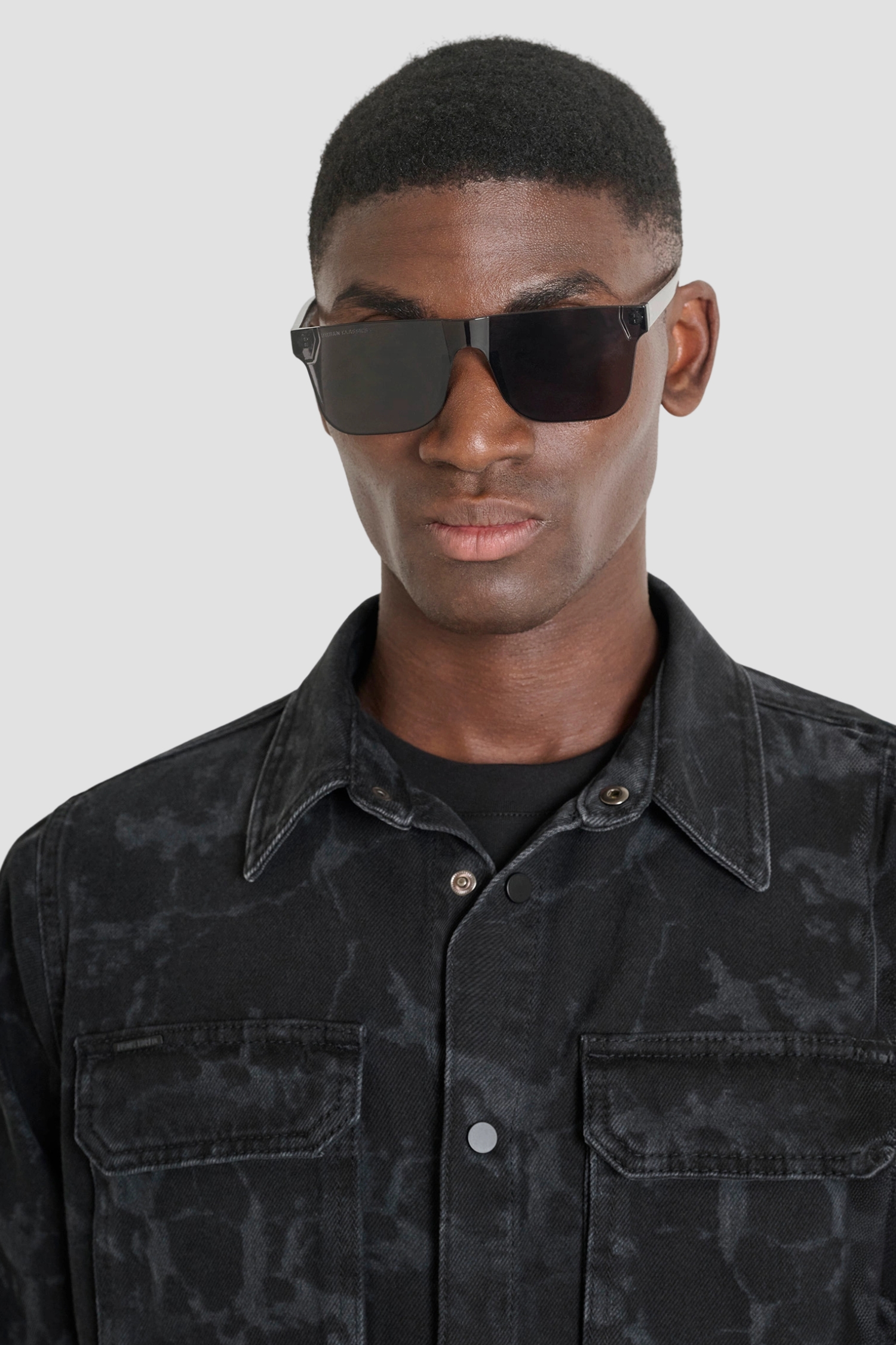 Мужская черная джинсовая рубашка с узором Antony Morato MMSL00763.FA700143;9000