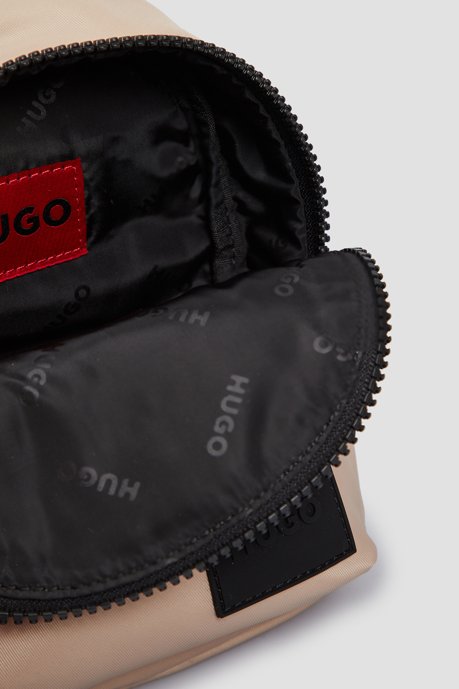 Чоловіча бежева сумка HUGO 50503603;275