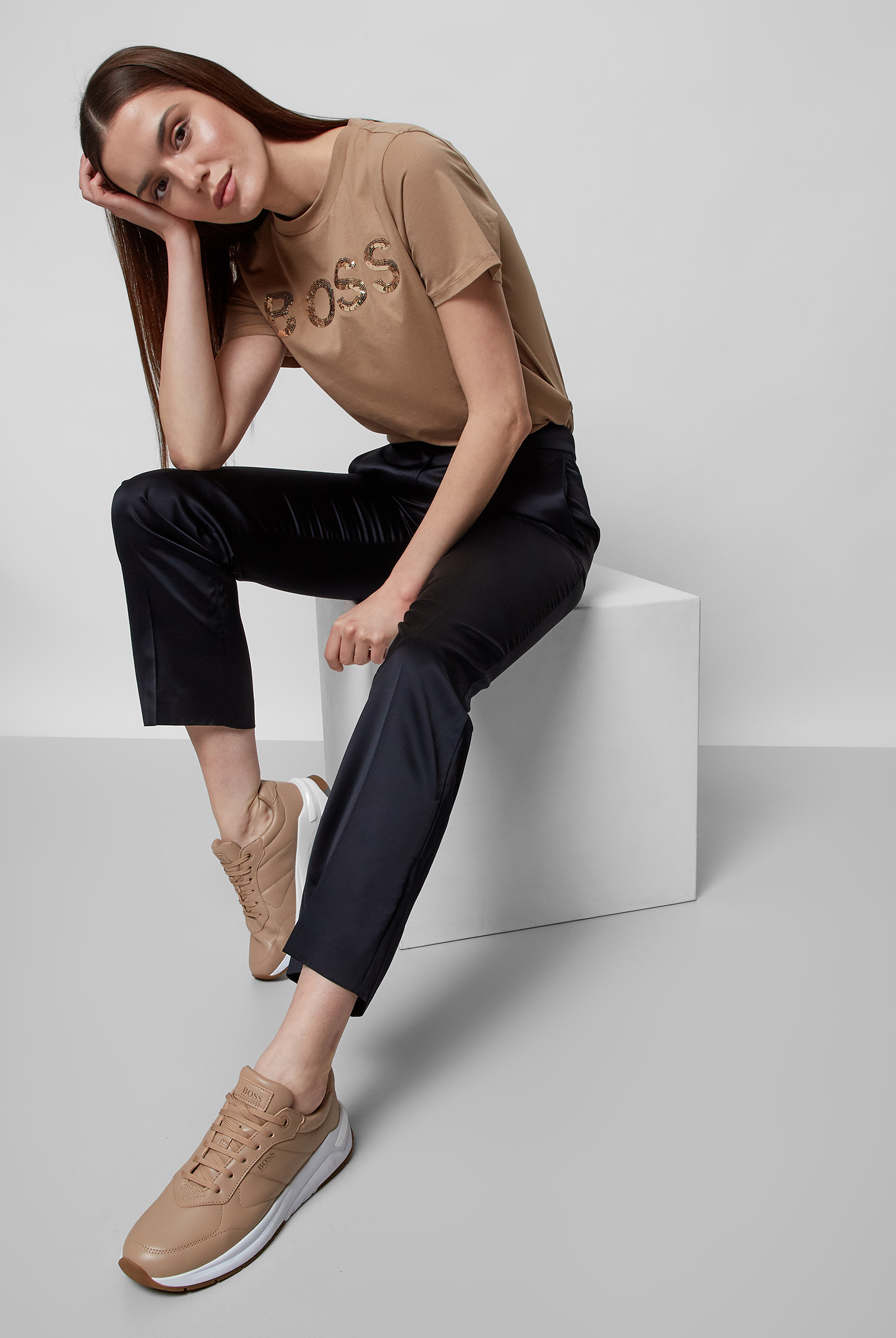 Женские черные брюки BOSS 50463773;001